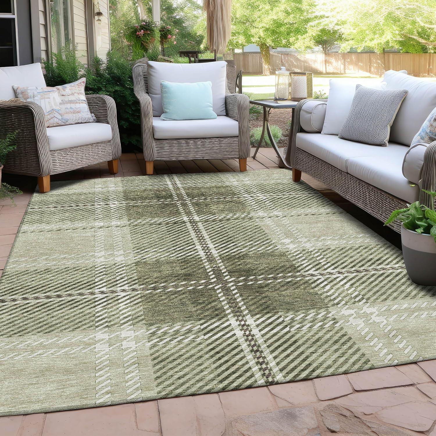 Green Plaid Synthetic Indoor/Outdoor Washable Rug 2'6" x 3'10"