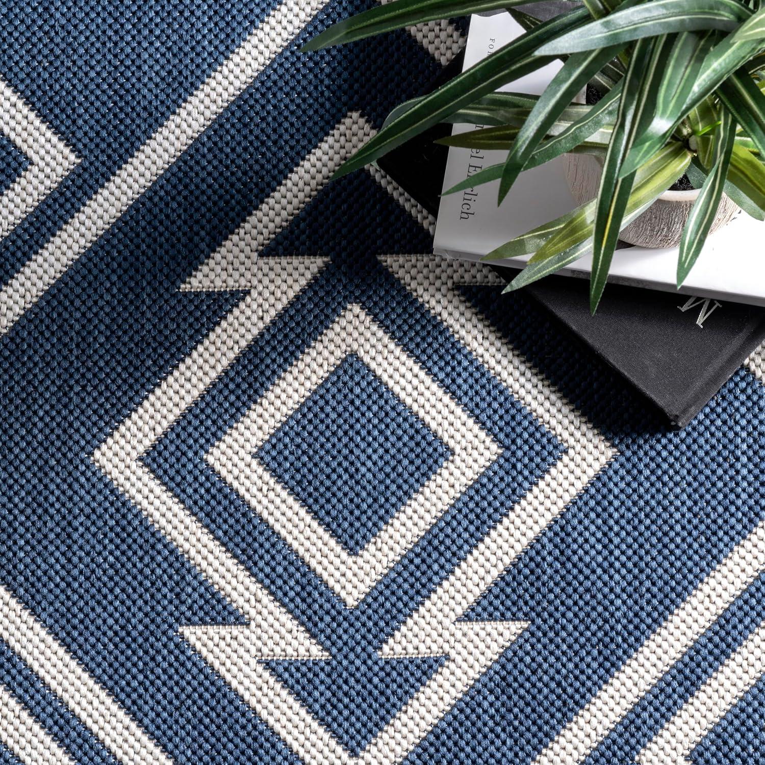 Nuloom Celine Aztec Indoor/Outdoor Area Rug