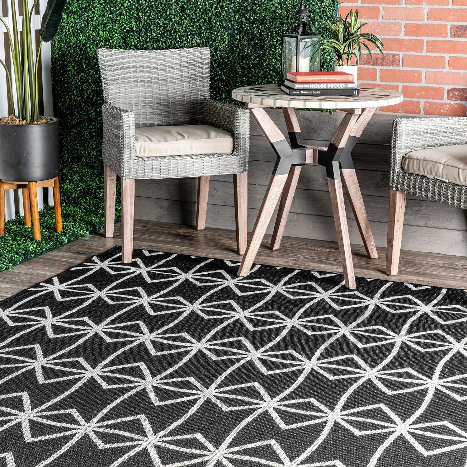 Nuloom Saunders Geometric Indoor/Outdoor Area Rug