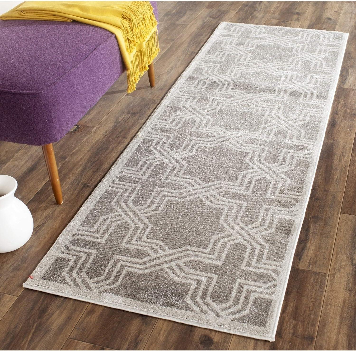 Amherst AMT413 Power Loomed Area Rug  - Safavieh