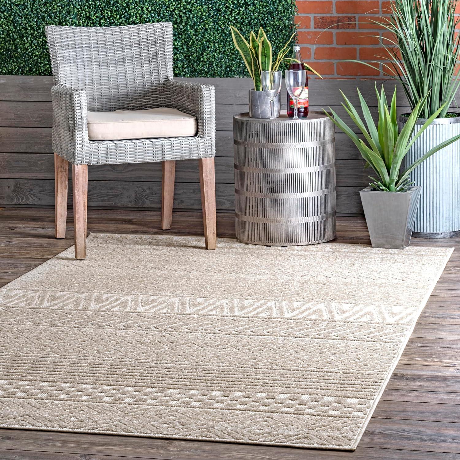 Nuloom Kamryn Bohemian Striped Indoor and Outdoor Area Rug