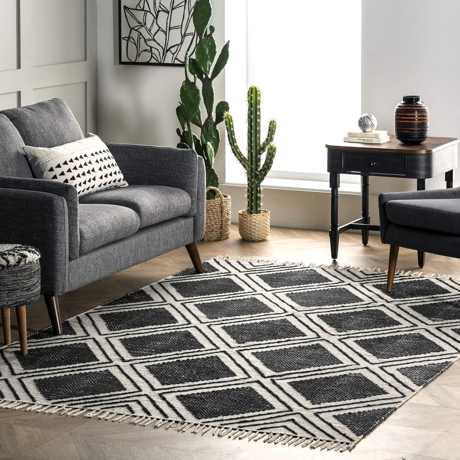 Handmade Braided Black Diamond Wool-Cotton 5x8 Area Rug