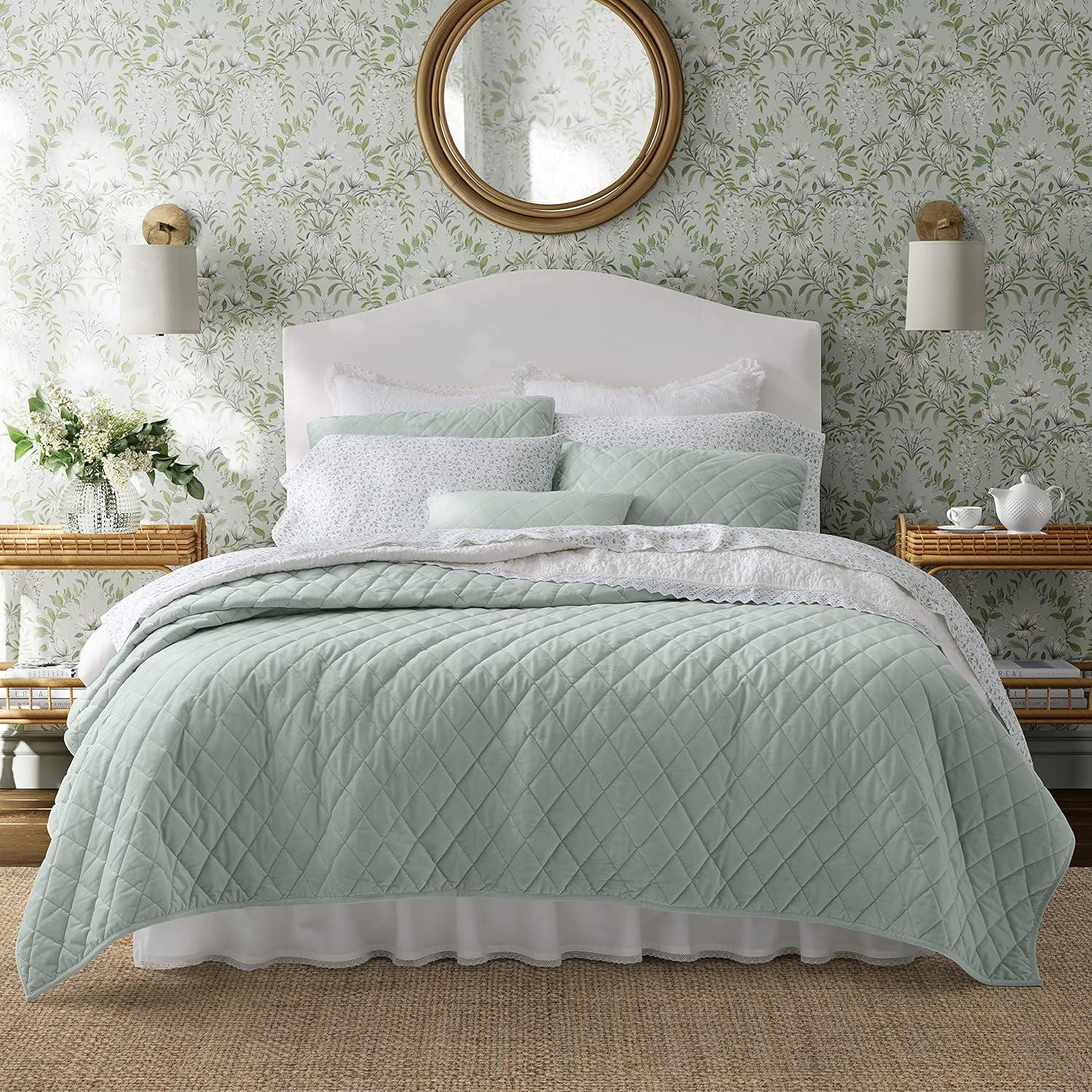 Twin Sage Green Velvet Reversible Quilt Set with Shams