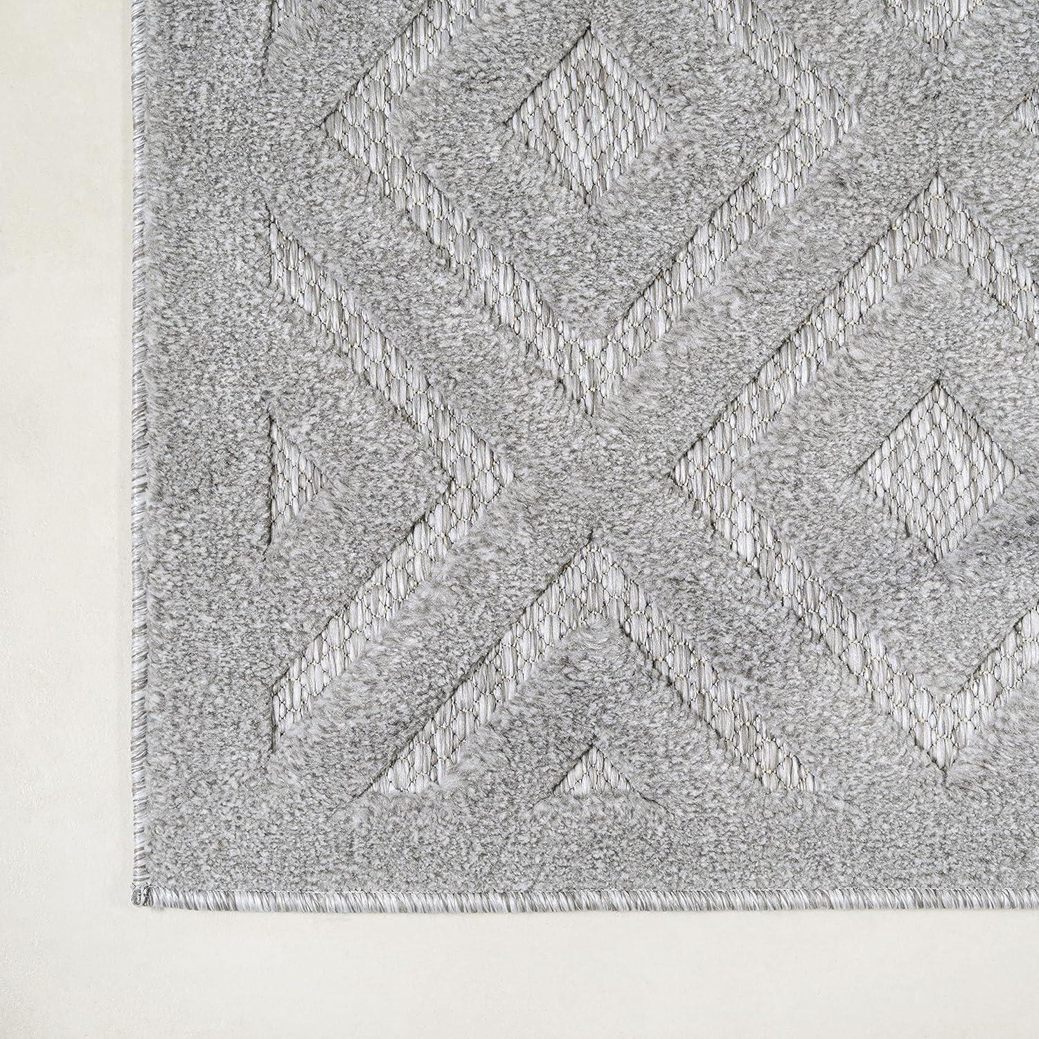 3'x5' Portmany Neutral Diamond Trellis Indoor/Outdoor Area Rug, Light Gray - JONATHAN Y