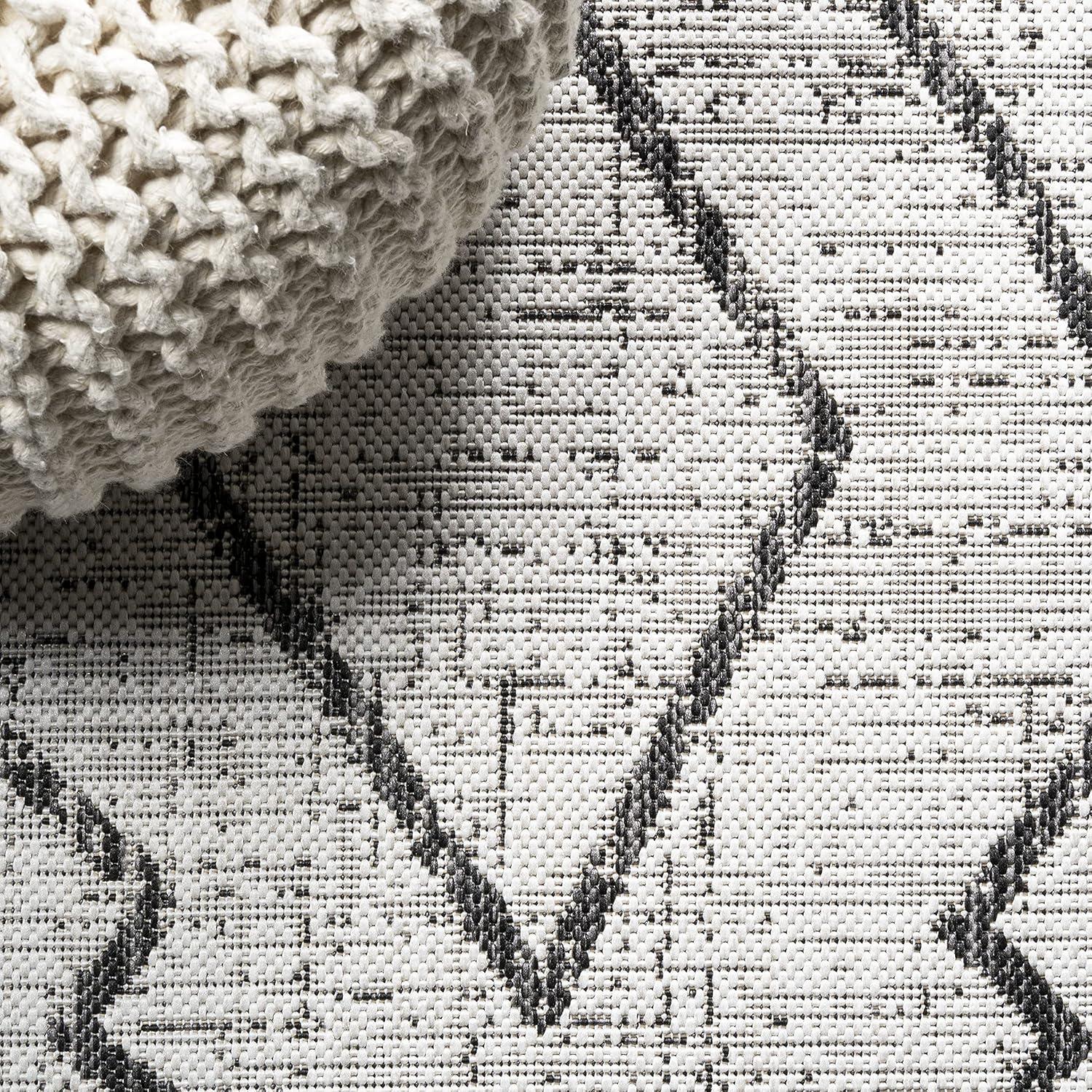 2'x10' Carwa Diamond Trellis Indoor/Outdoor Runner Rug, Ivory/Black - JONATHAN Y