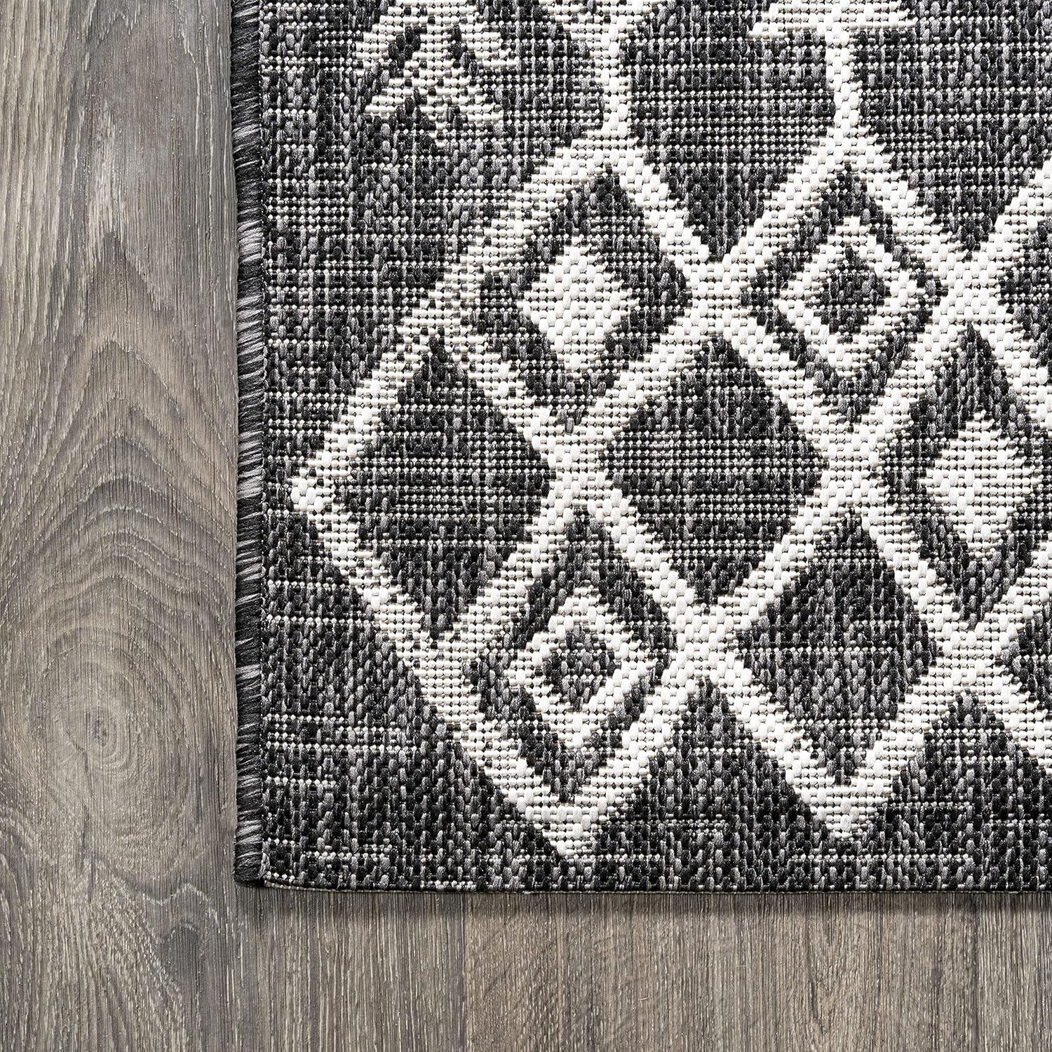 Tokay Bohemian Inspired Geometric Indoor/Outdoor Area Rug - JONATHAN Y