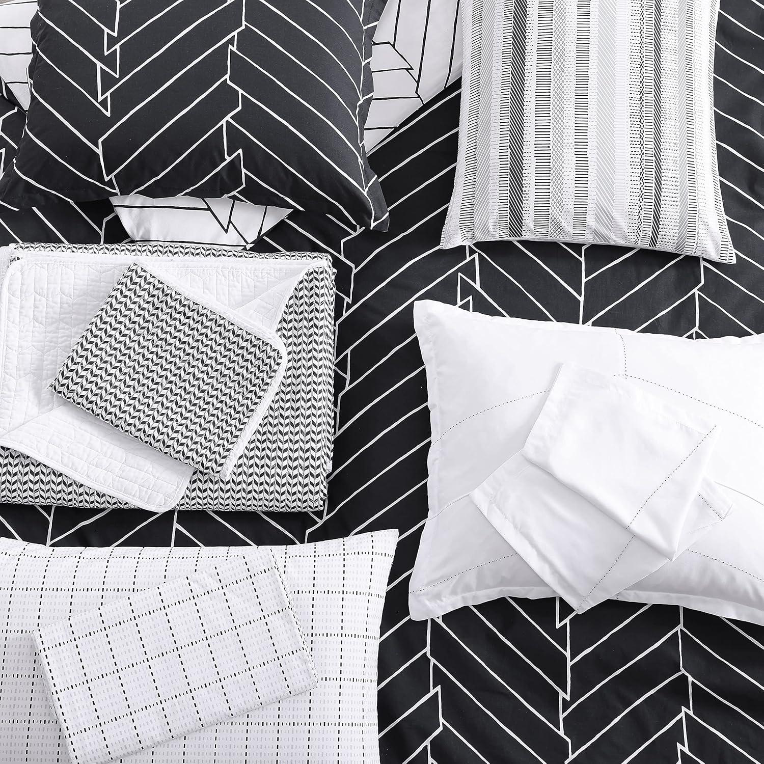 Reversible King Duvet Cover Set in Black and White Herringbone