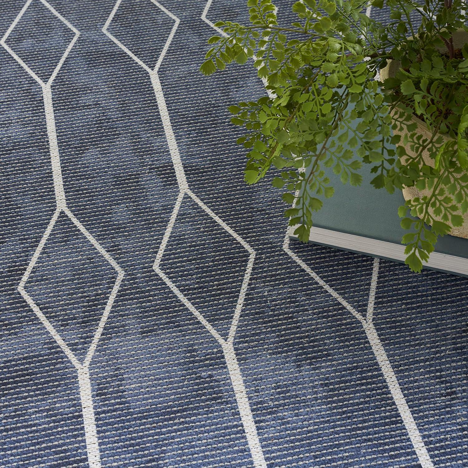 Pymble Geometric Machine Washable Area Rug in Navy Blue