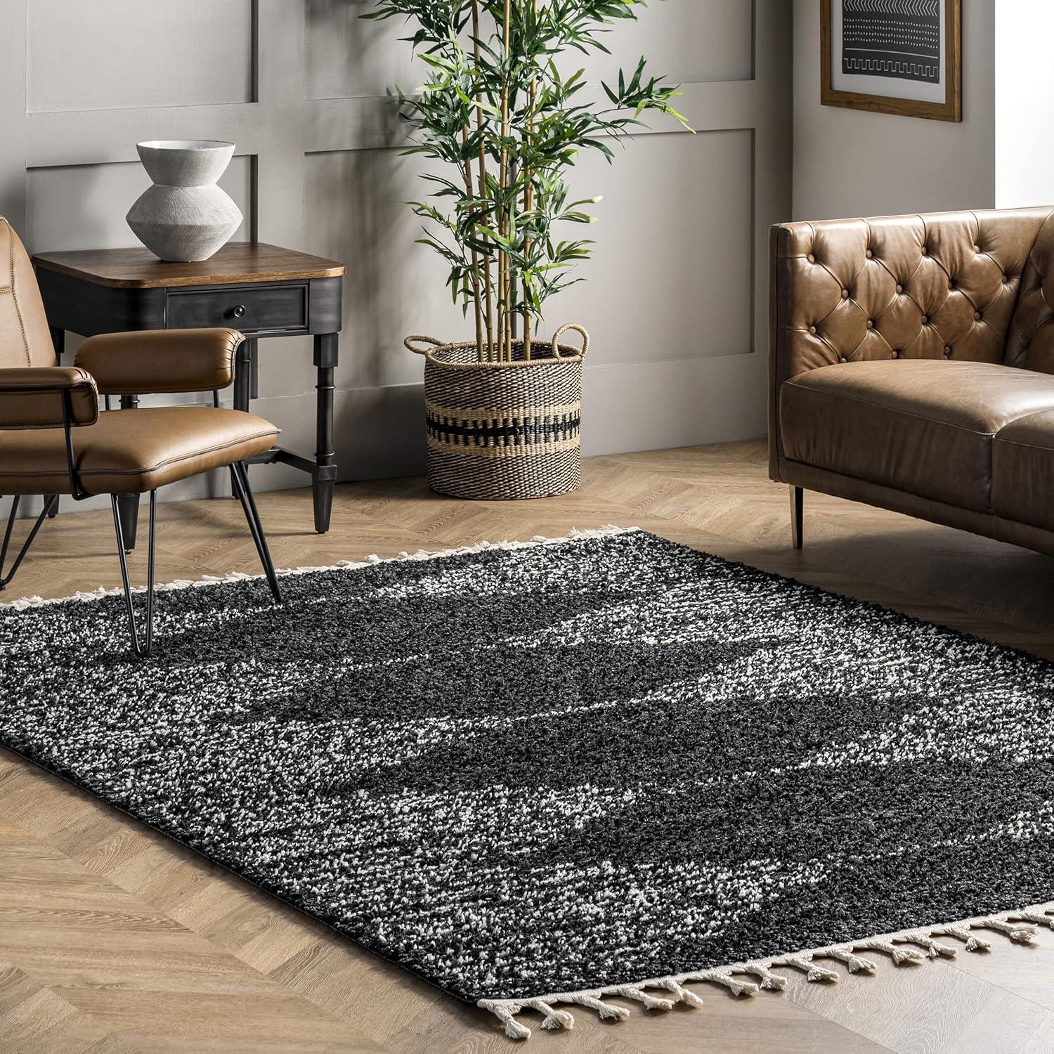 Cozy Moroccan Shag 4' x 6' Black Diamond Tasseled Area Rug