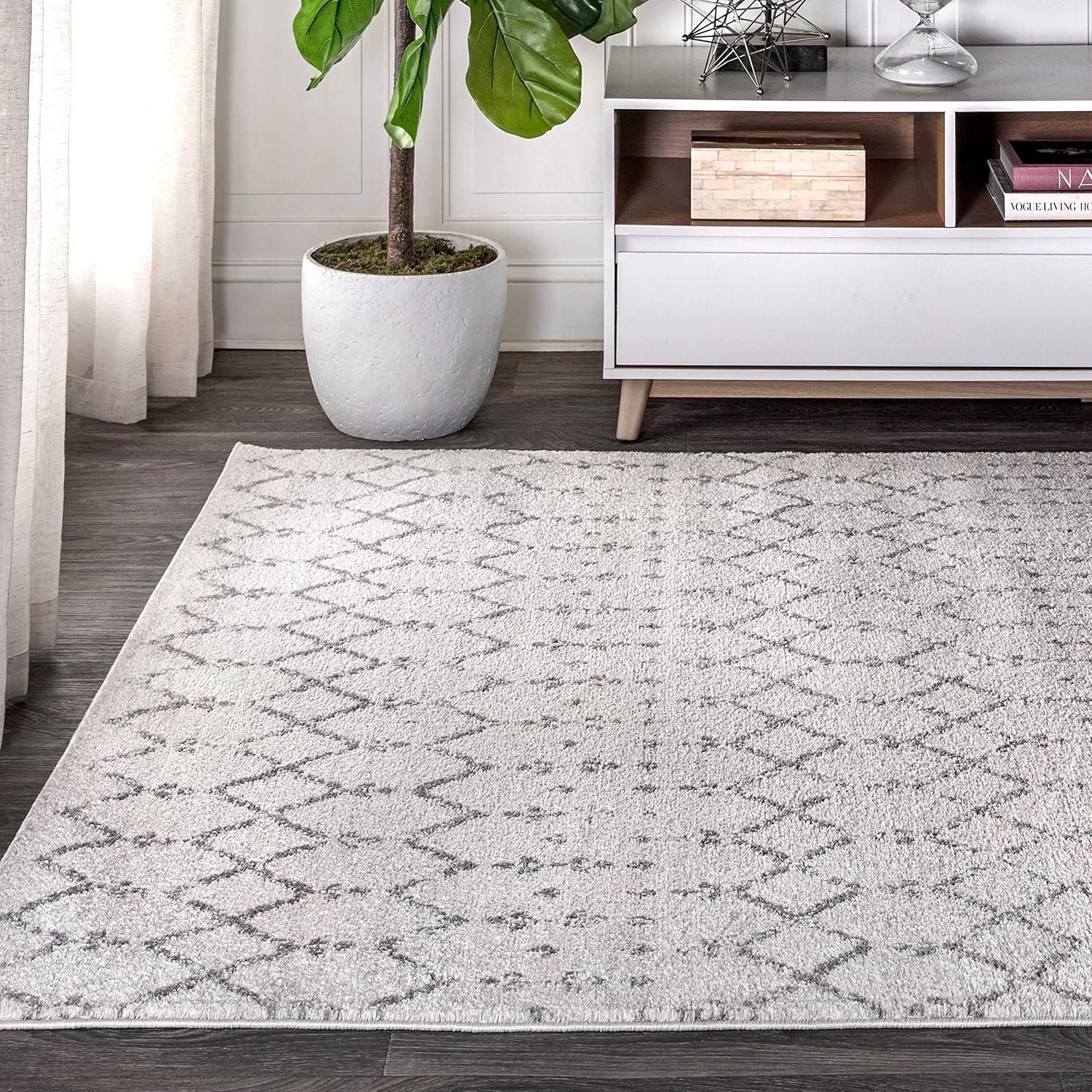 Cream and Gray Diamond Pattern Reversible Area Rug