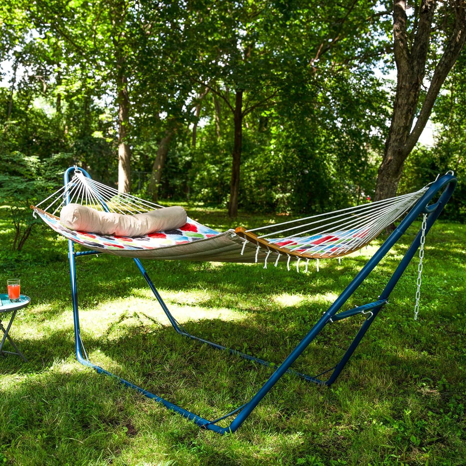 Sunnydaze Heavy-Duty Quilted 2-Person Hammock with Curved Bamboo Spreader Bars - 450 lb Weight Capacity - Multicolored Quatrefoil