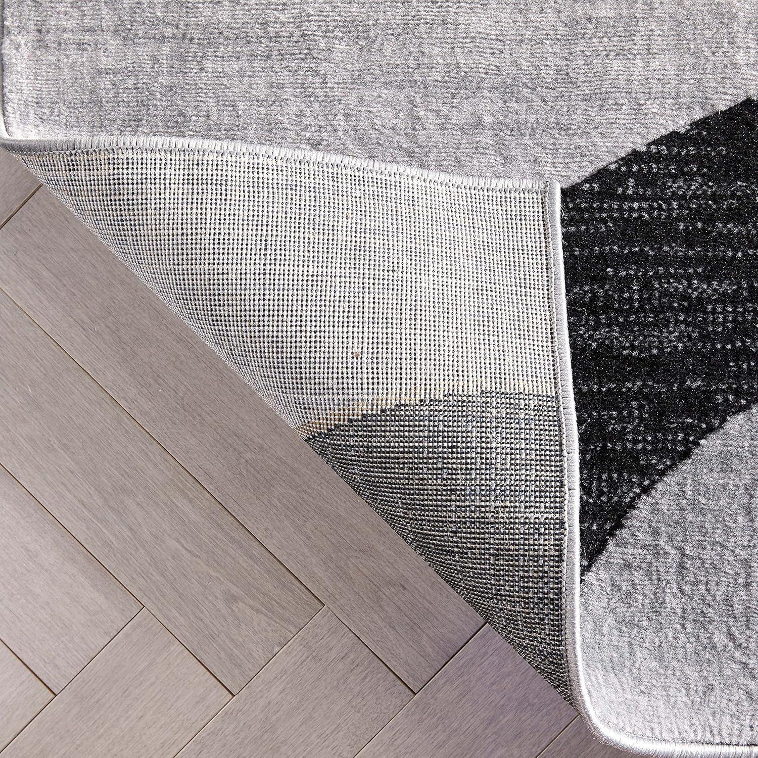 Gray Geometric 5' x 7' Stain-Resistant Area Rug