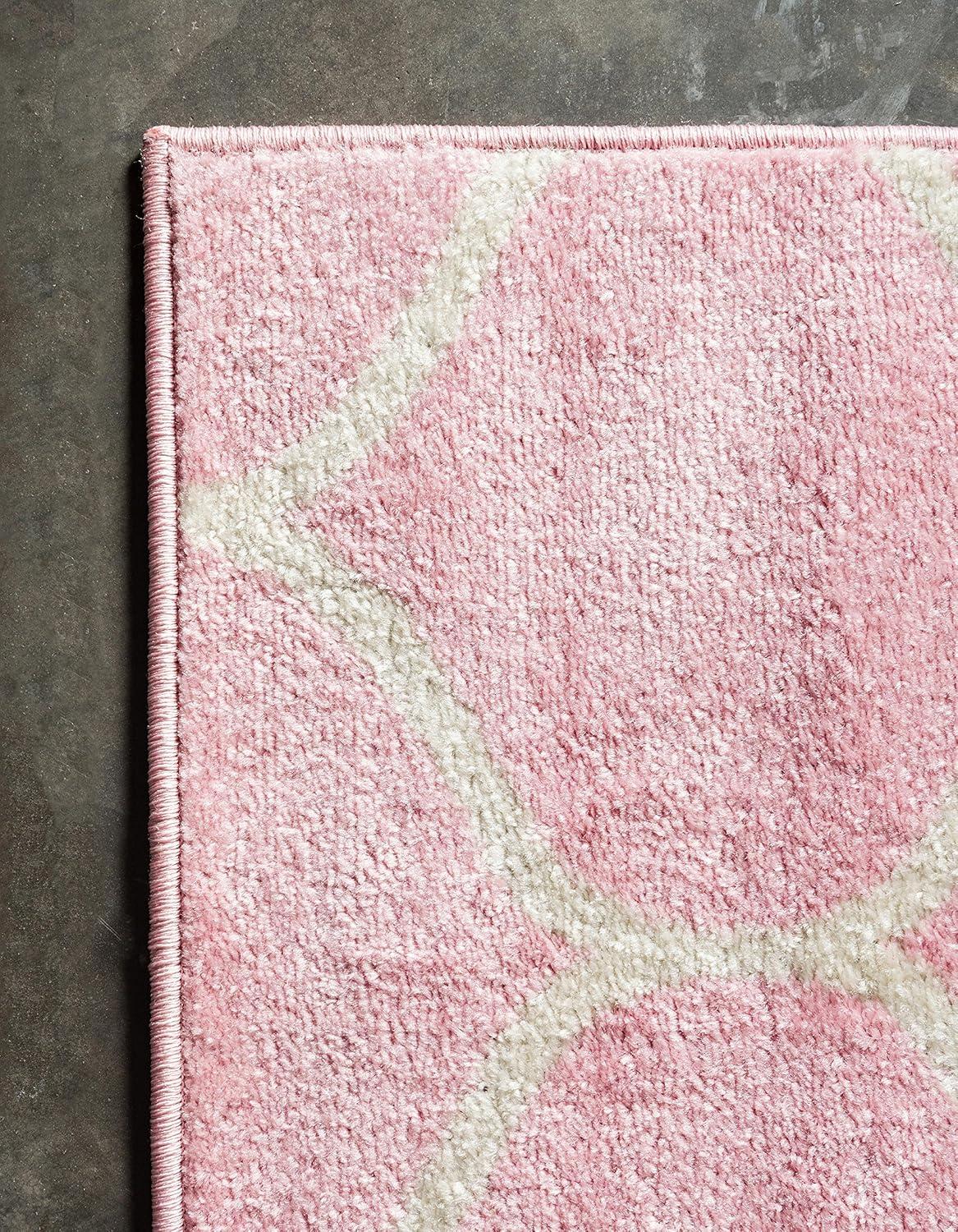 Unique Loom 4' 0 x 6' 0 Trellis Frieze Rounded Light Pink Area Rug