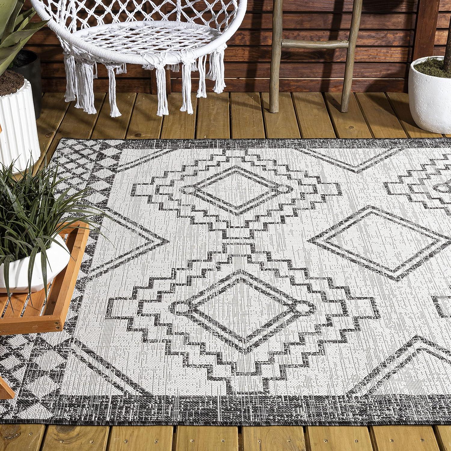 Ivory/Black Geometric Synthetic 3x5 Indoor/Outdoor Area Rug