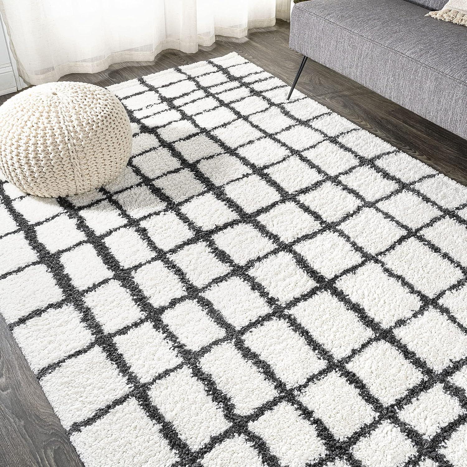 4'x6' Arenal Geometric Grid Shag Area Rug, White/Black - JONATHAN Y