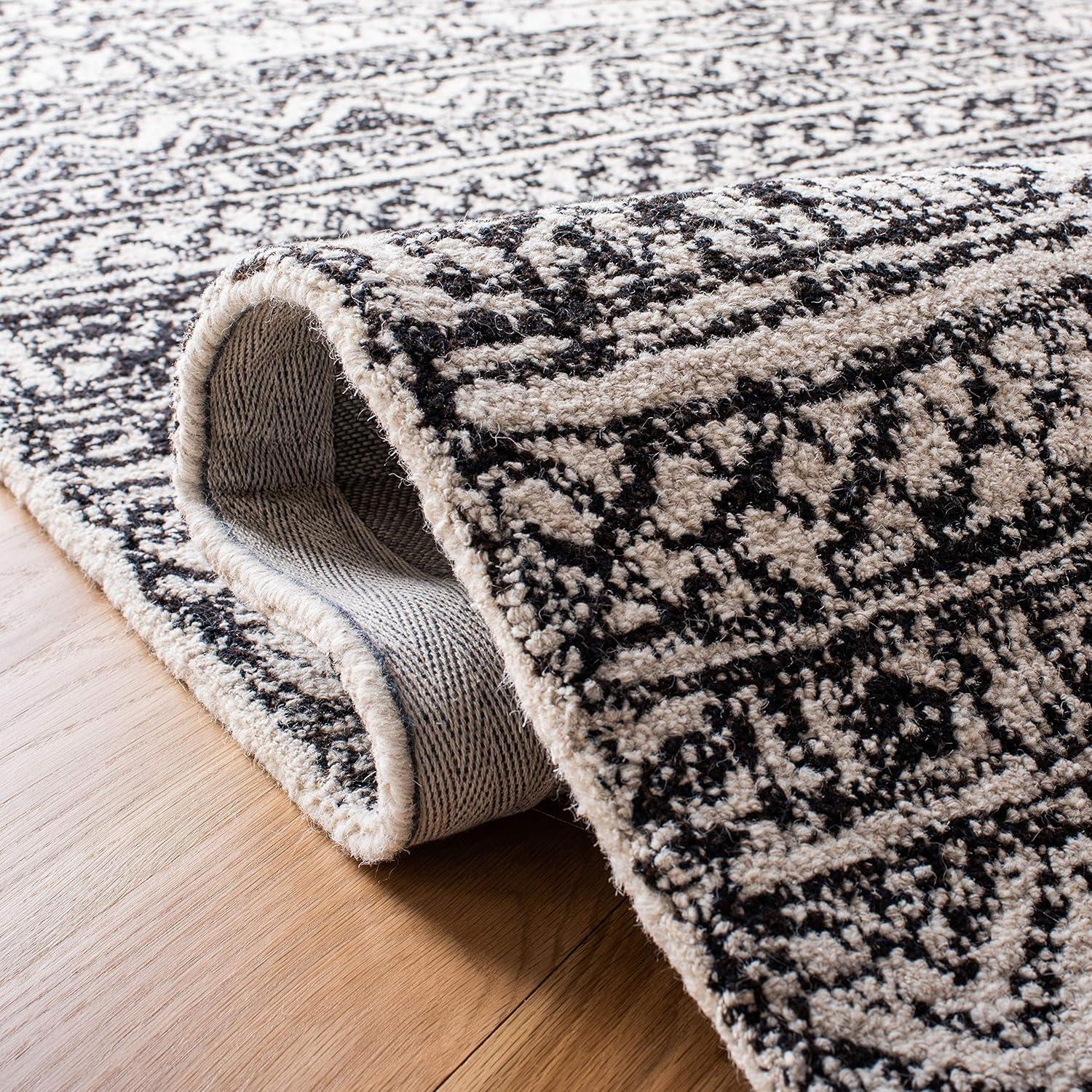 Micro-Loop MLP228 Hand Tufted Indoor Area Rug - Ivory/Black - 5'x5' - Safavieh