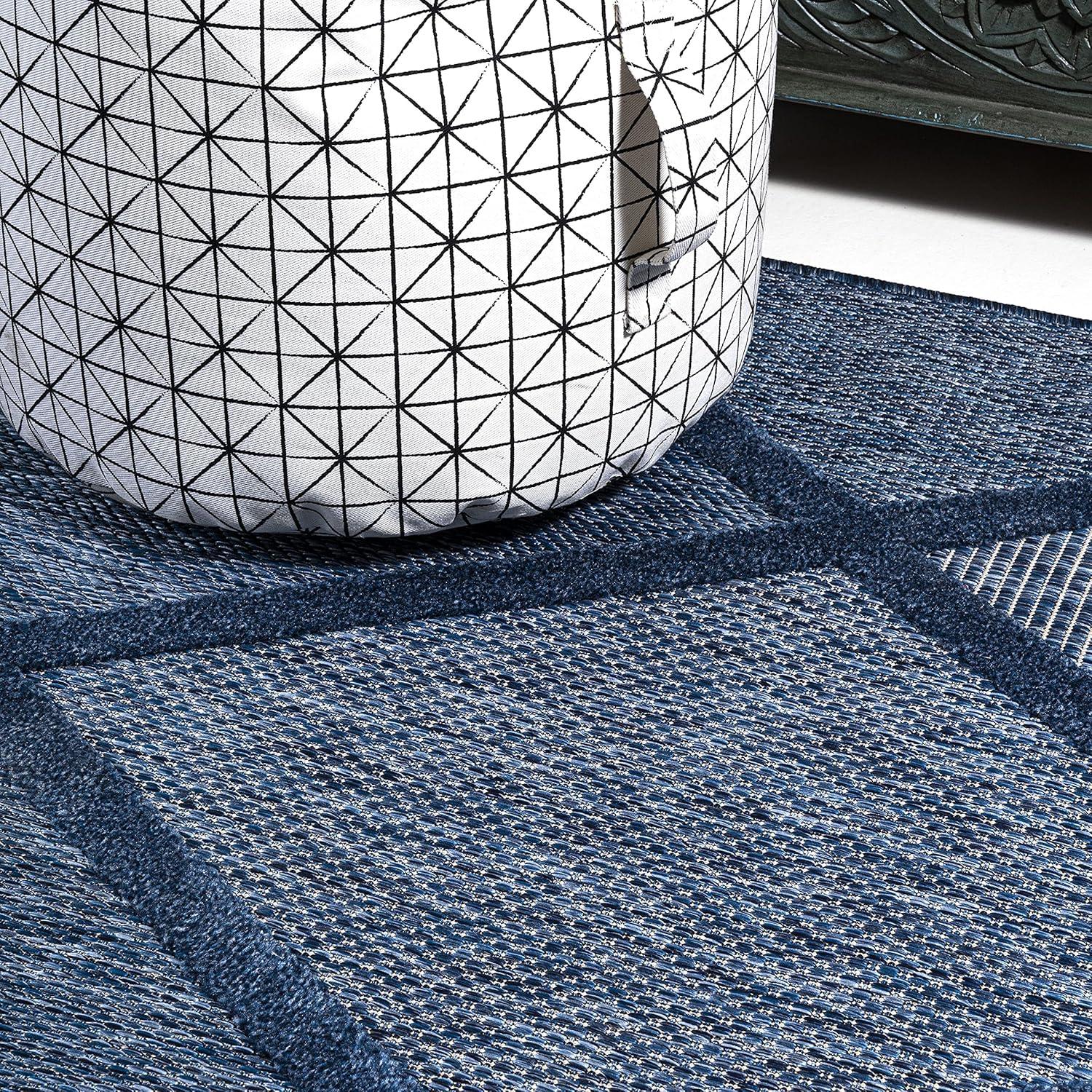 Salines Diamond Trellis Indoor/Outdoor Area Rug - JONATHAN Y