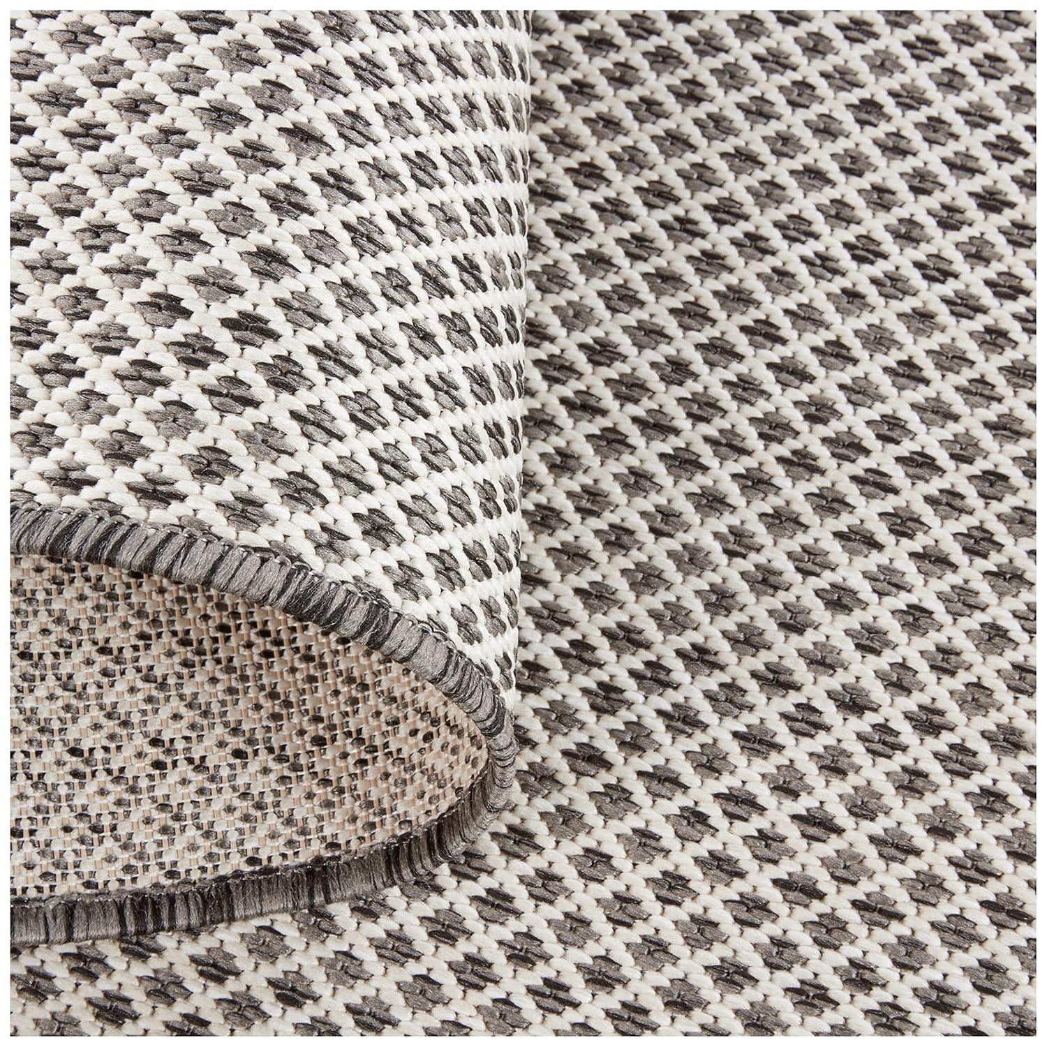 Beachcrest Home™ Hartigan Geometric Indoor / Outdoor Rug