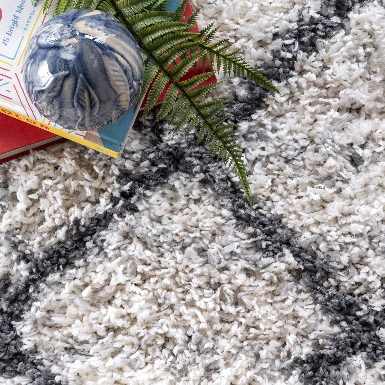 Nuloom Kristi Moroccan 3x5 Accent Shag Indoor Area Rug for Living Room Bedroom Dining Room Nursery Entryway, Grey/Ivory