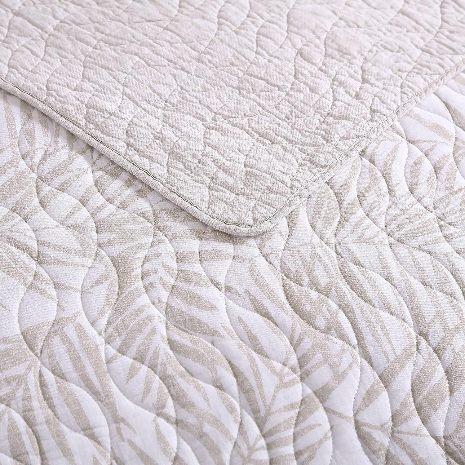Cozy Retreat Twin-Sized Beige Cotton Reversible Quilt Set