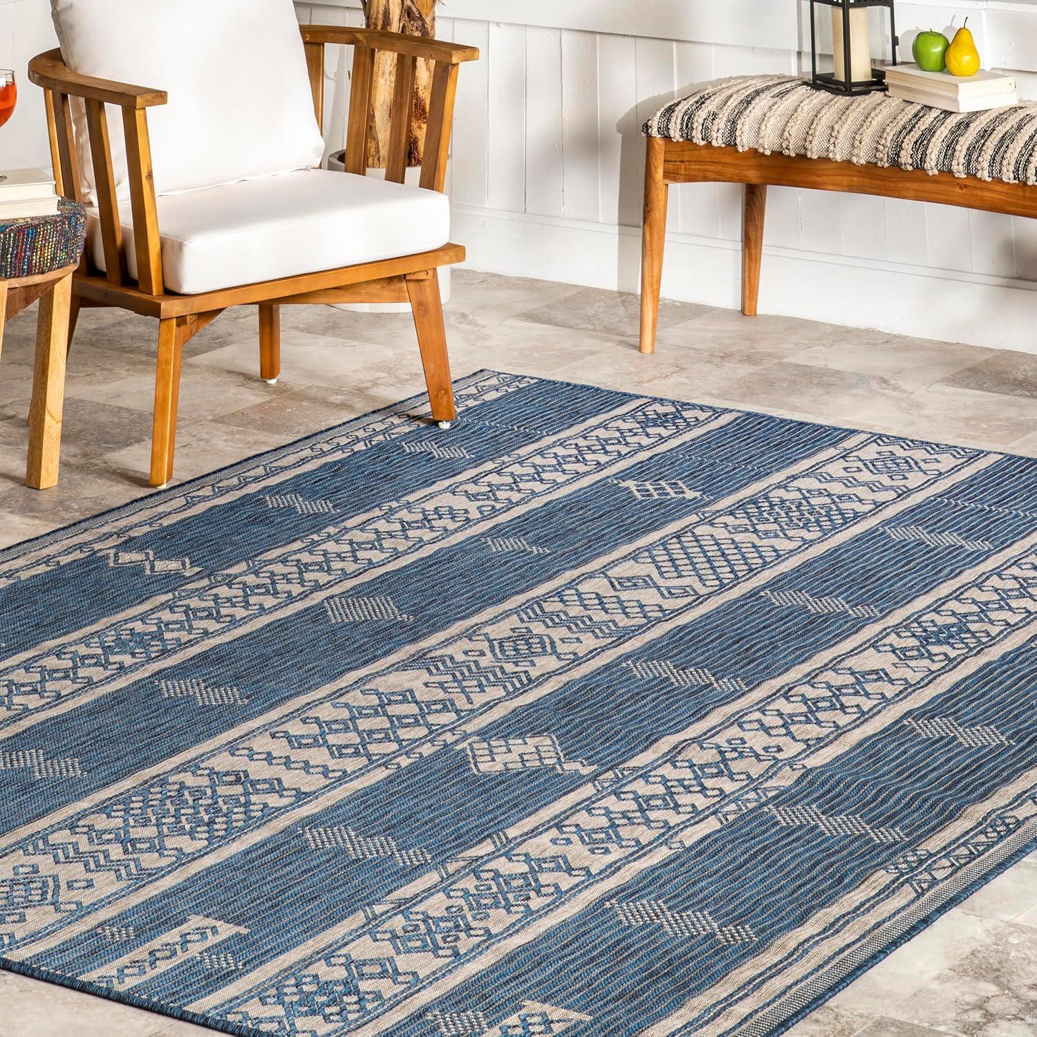 nuLOOM Leigh Ethnic Stripes Indoor/Outdoor Accent Rug, 3' 6" x 5', Light Gray