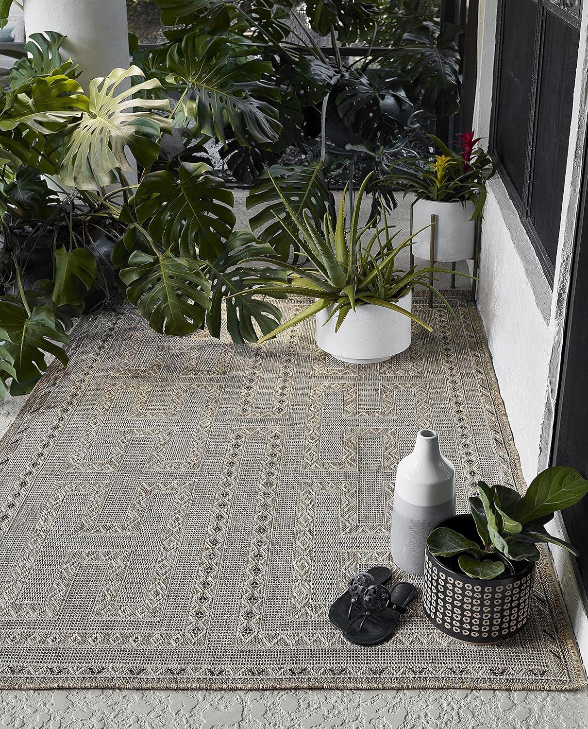 Momeni Hampton Gian Machine Loomed Indoor/Outdoor Rug Natural