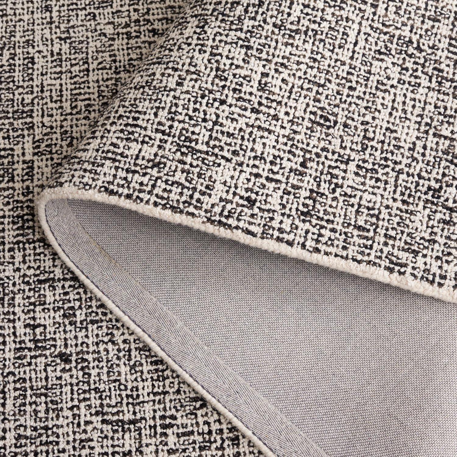 Ebony EBN602 Hand Tufted Indoor Area Rug - Black/Ivory - 4'x6' - Safavieh