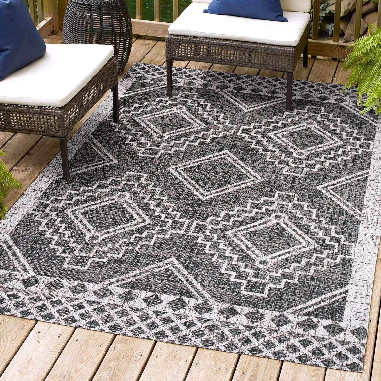 Marokko Diamond  Medallion Indoor/Outdoor Area Rug - JONATHAN Y