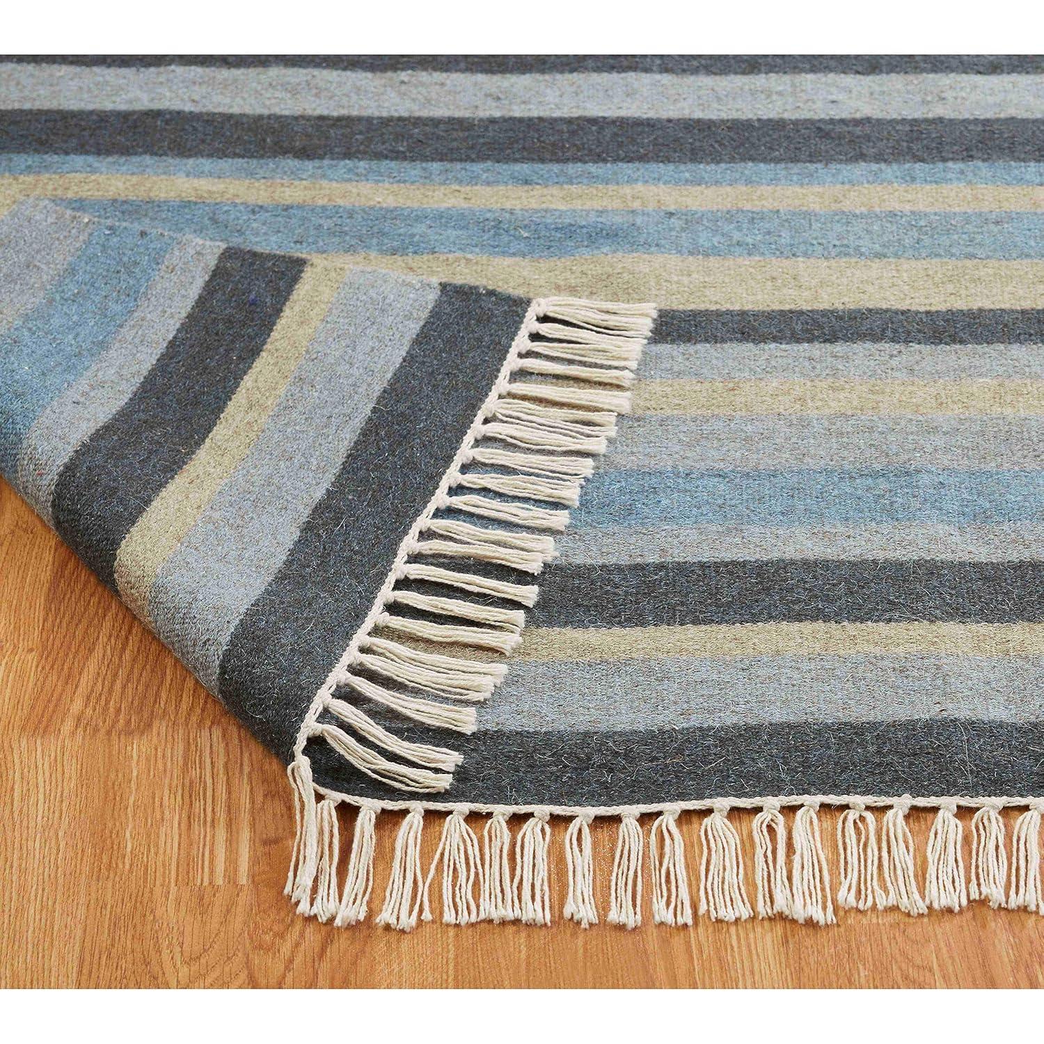 Chesapeake Lori Collection Denim Hand Woven Area Rug ( 5'x7')