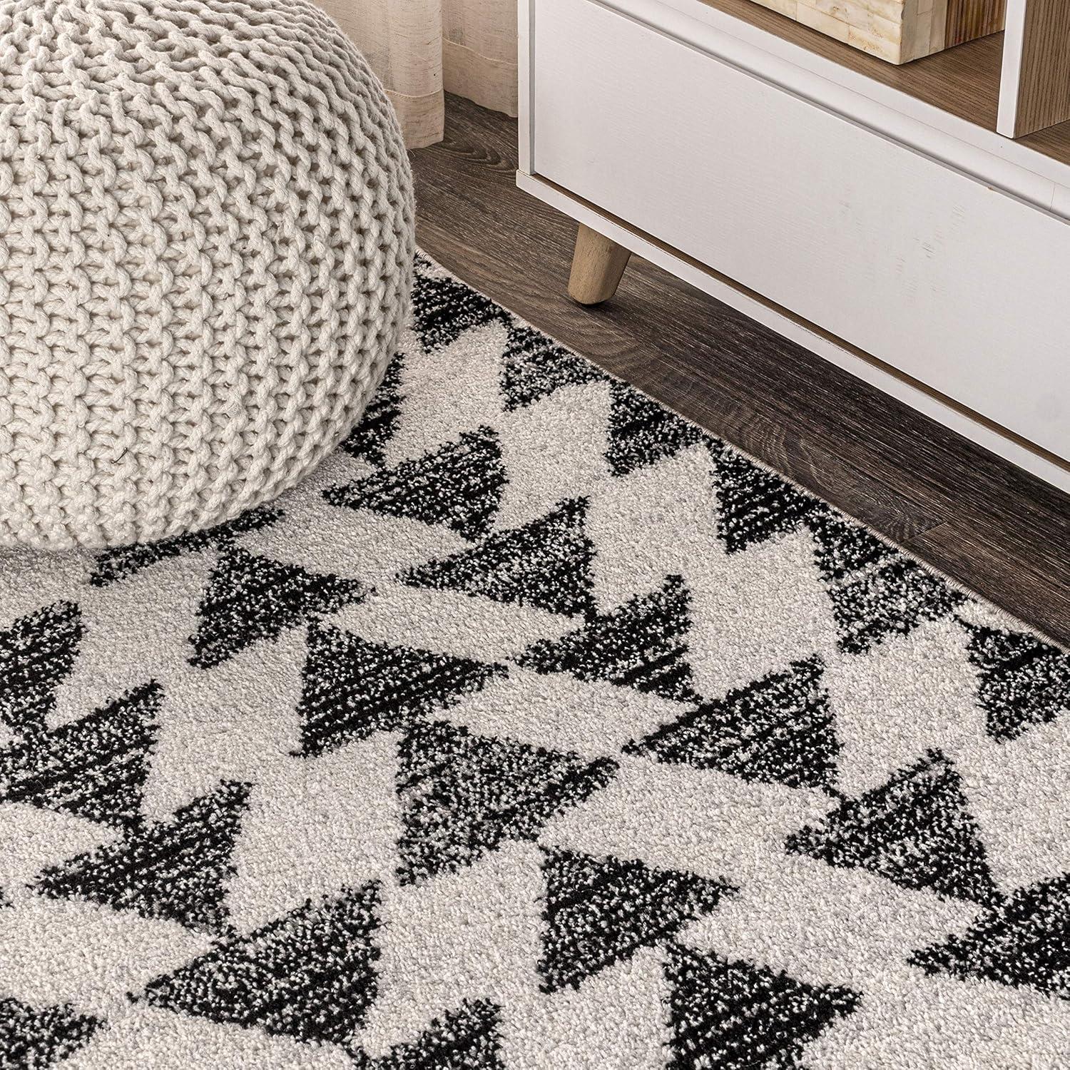 5'x8' Aisha Moroccan Triangle Geometric  Area Rug, Cream/Black - JONATHAN Y