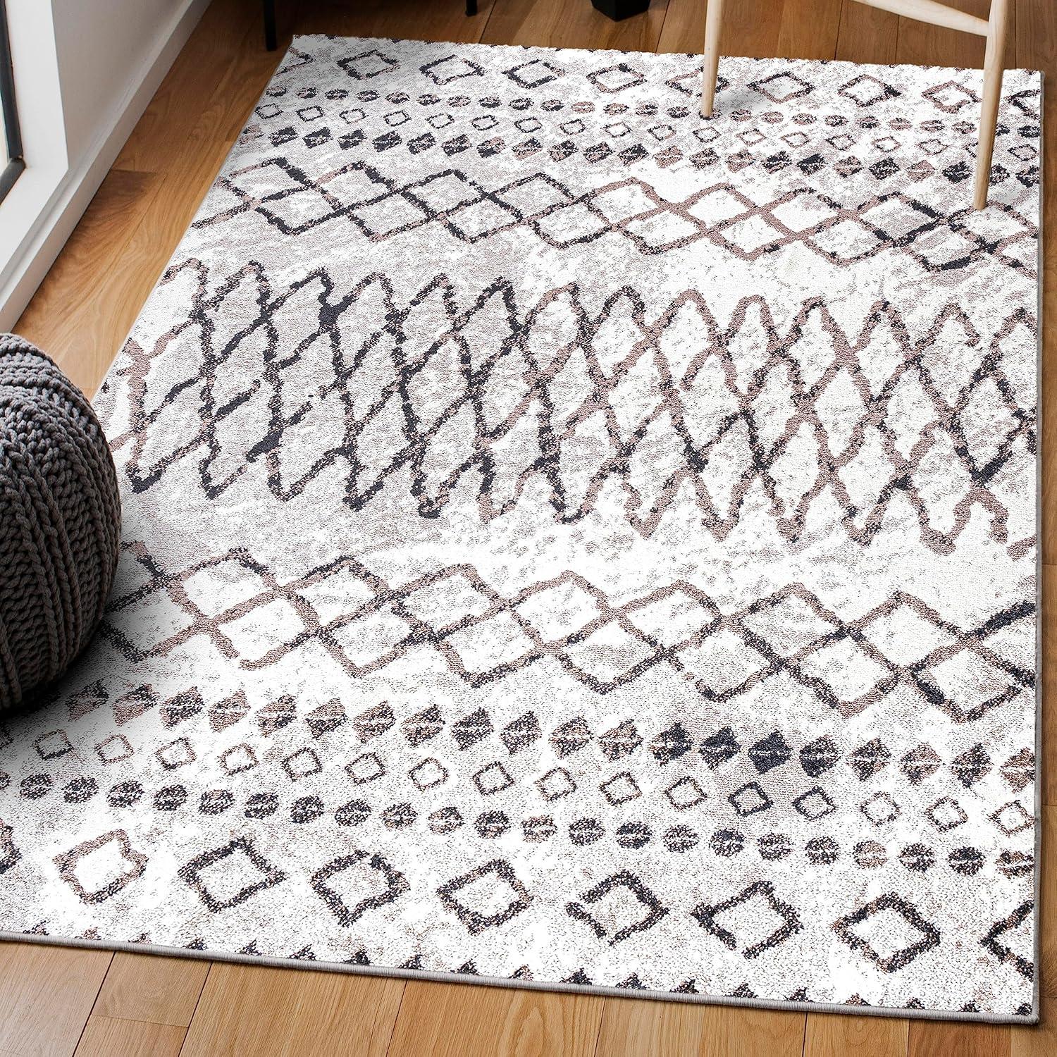 Aksil Moroccan Diamond Area Rug - JONATHAN Y