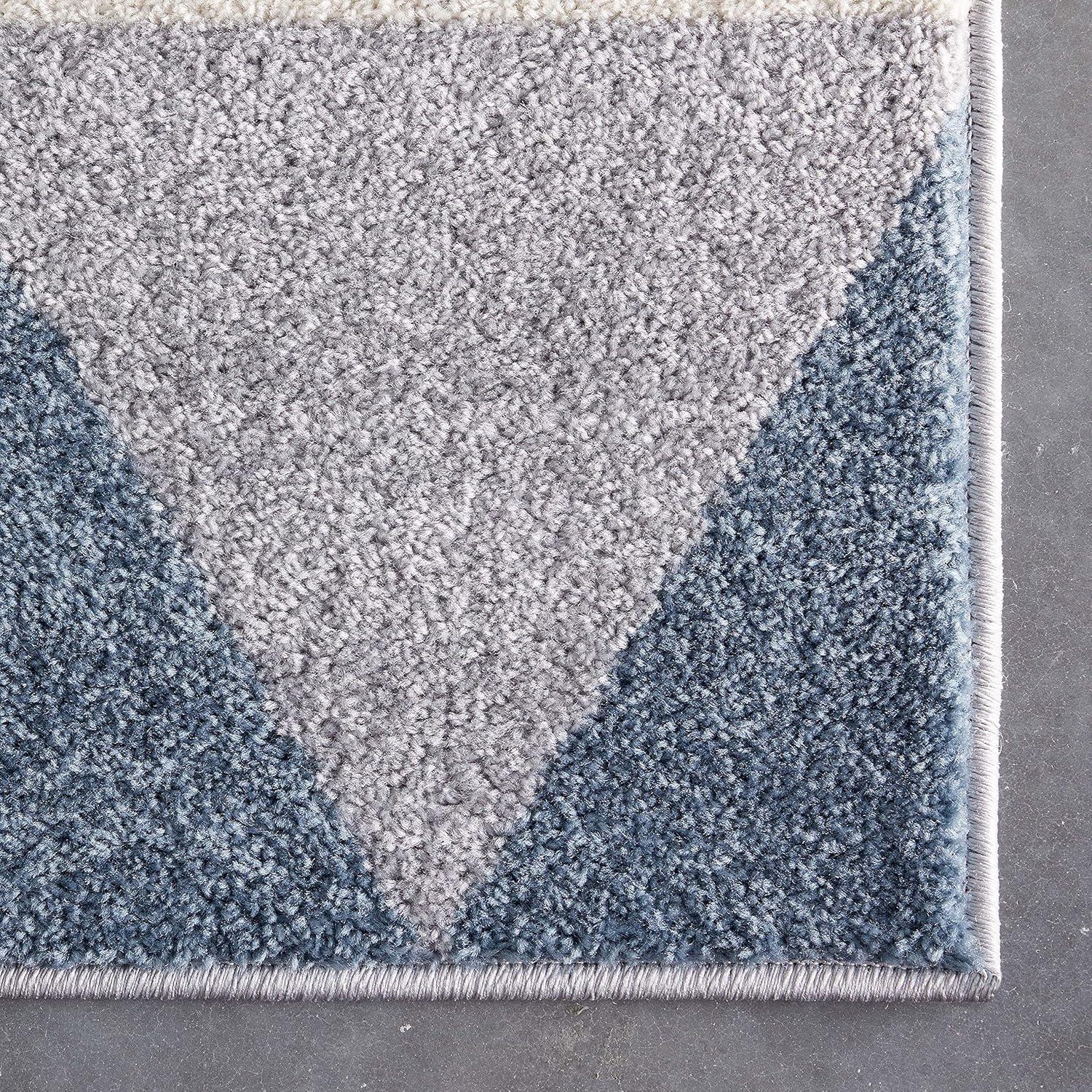 Nova Gray Geometric 5' x 7' Synthetic Area Rug