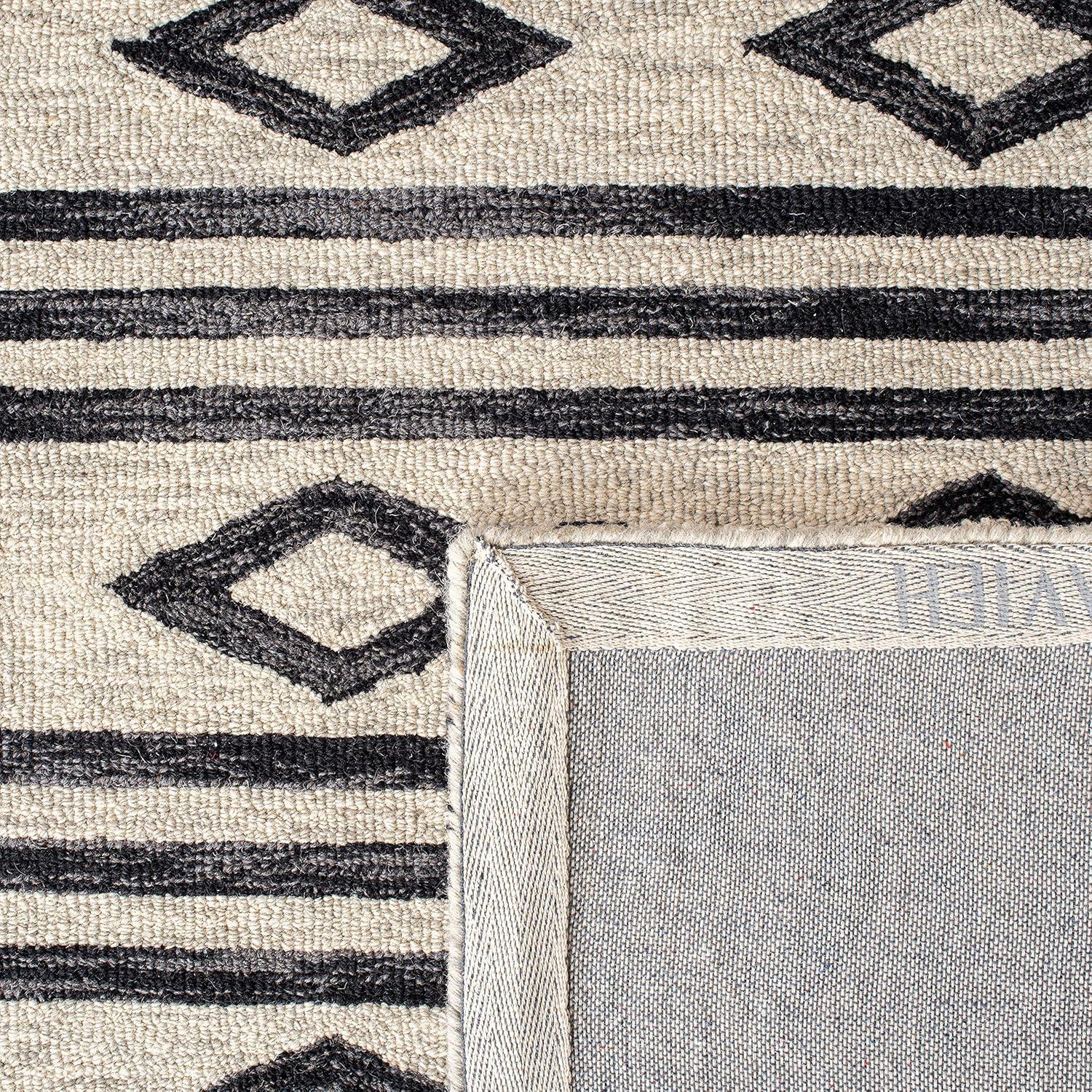 Micro-Loop MLP153 Hand Tufted Indoor Accent Rug - Ivory/Charcoal - 2'6"x4' - Safavieh