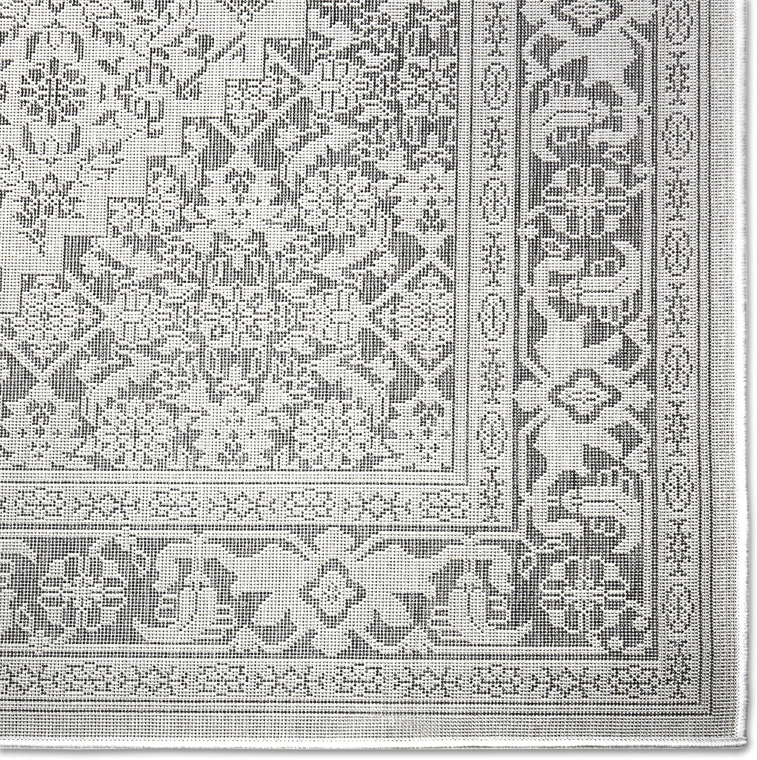 Nicole Miller New York Patio Country Dahlia Medallion Indoor/Outdoor Area Rug Grey/Black
