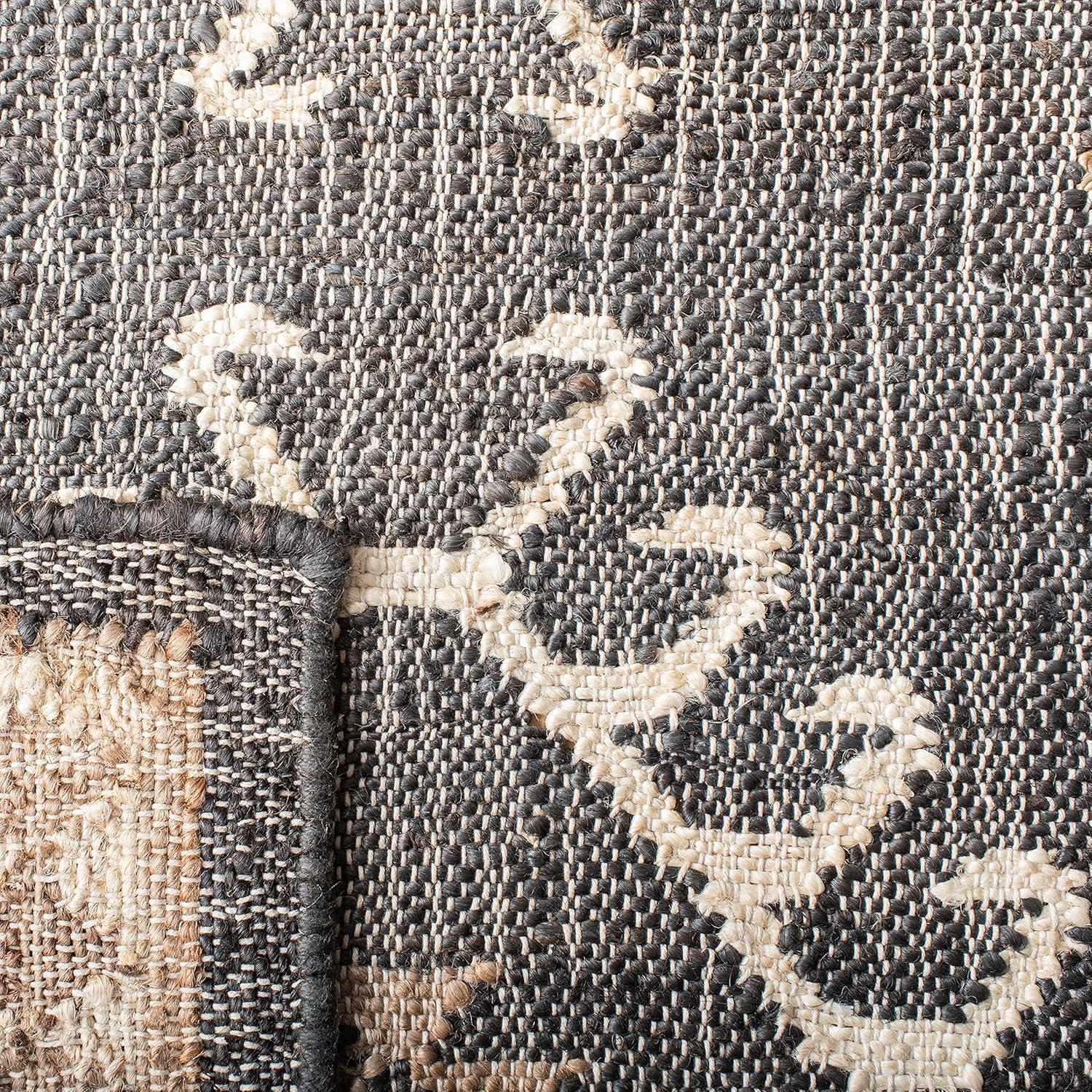 Kilim KLM762 Hand Woven Accent Rug - Black/Ivory - 2'3"x5' - Safavieh.