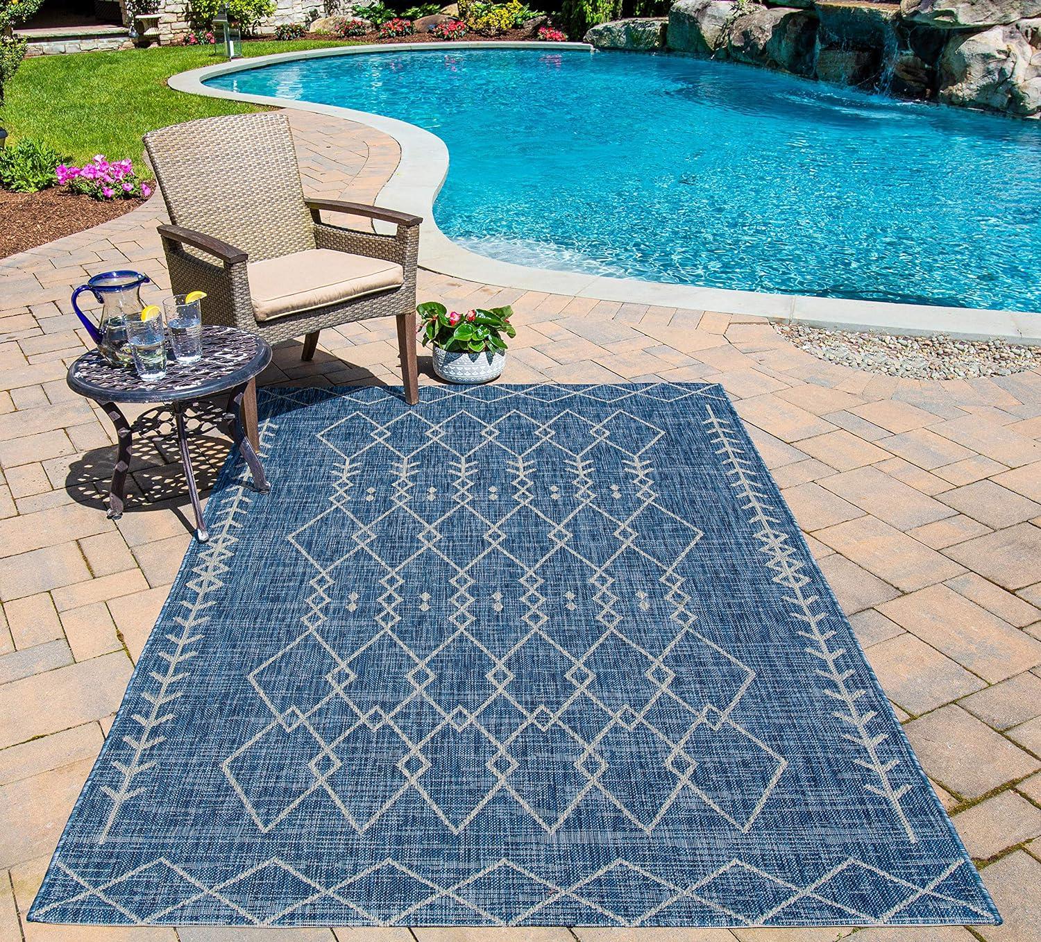 Monaco Blue Geometric Indoor/Outdoor Easy-Care Rug, 3'3" x 5'