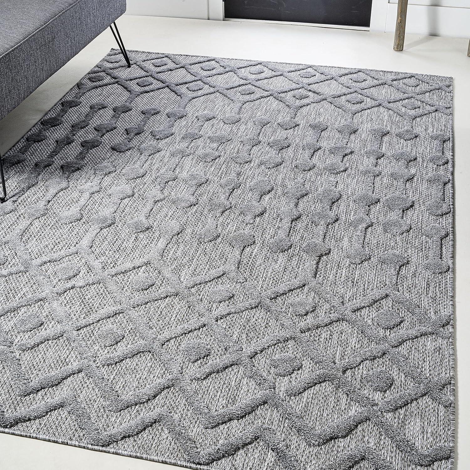 Peralta Moroccan Diamond Indoor/Outdoor Area Rug - JONATHAN Y