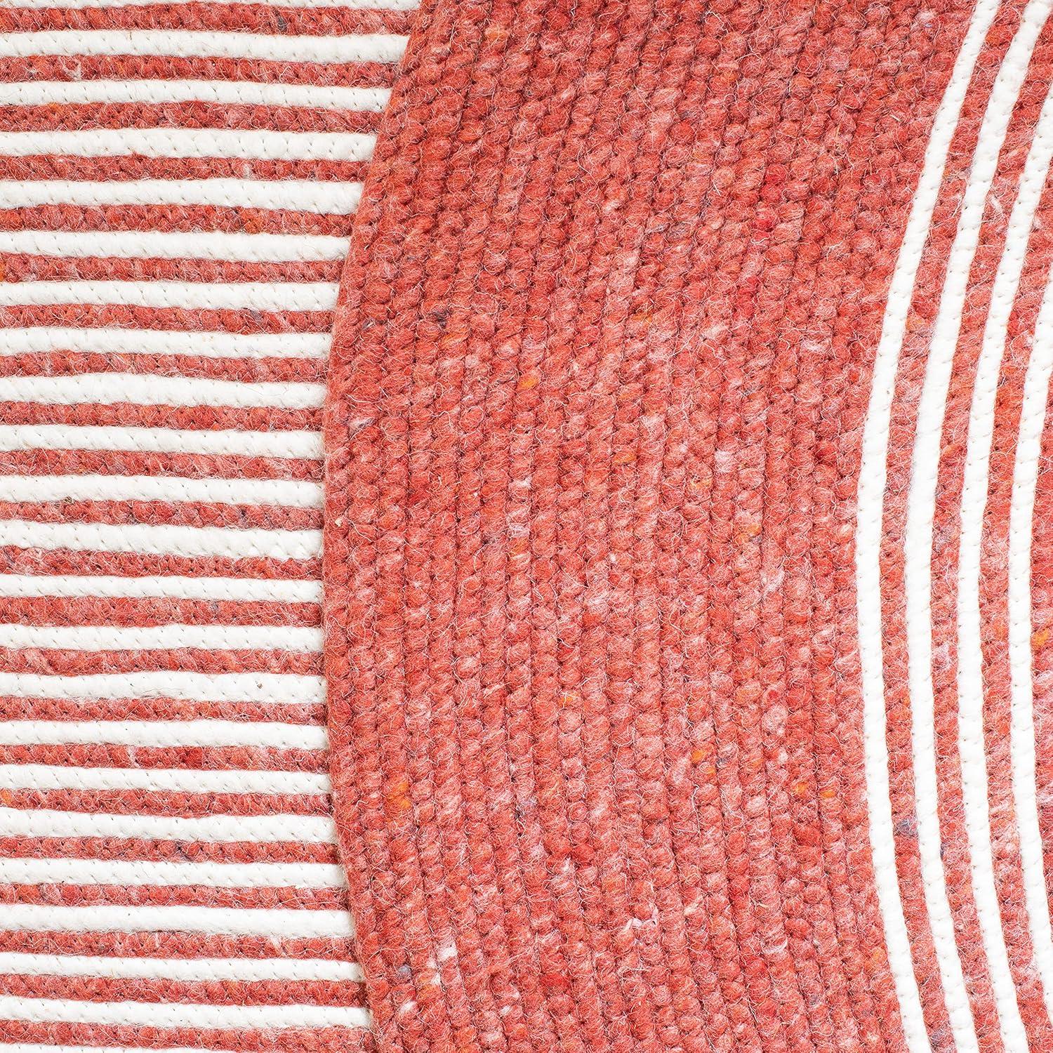 Braided BRD904 Hand Woven Indoor Area Rug - Red/Ivory - 4'x6' Oval - Safavieh