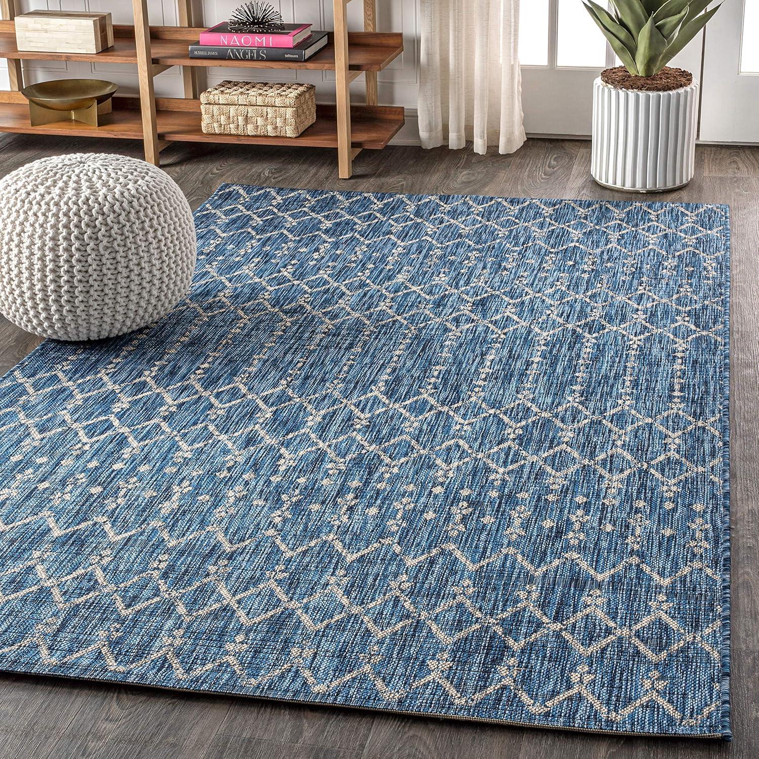 Navy and Light Gray Moroccan-Inspired Geometric 4' x 6' Synthetic Area Rug