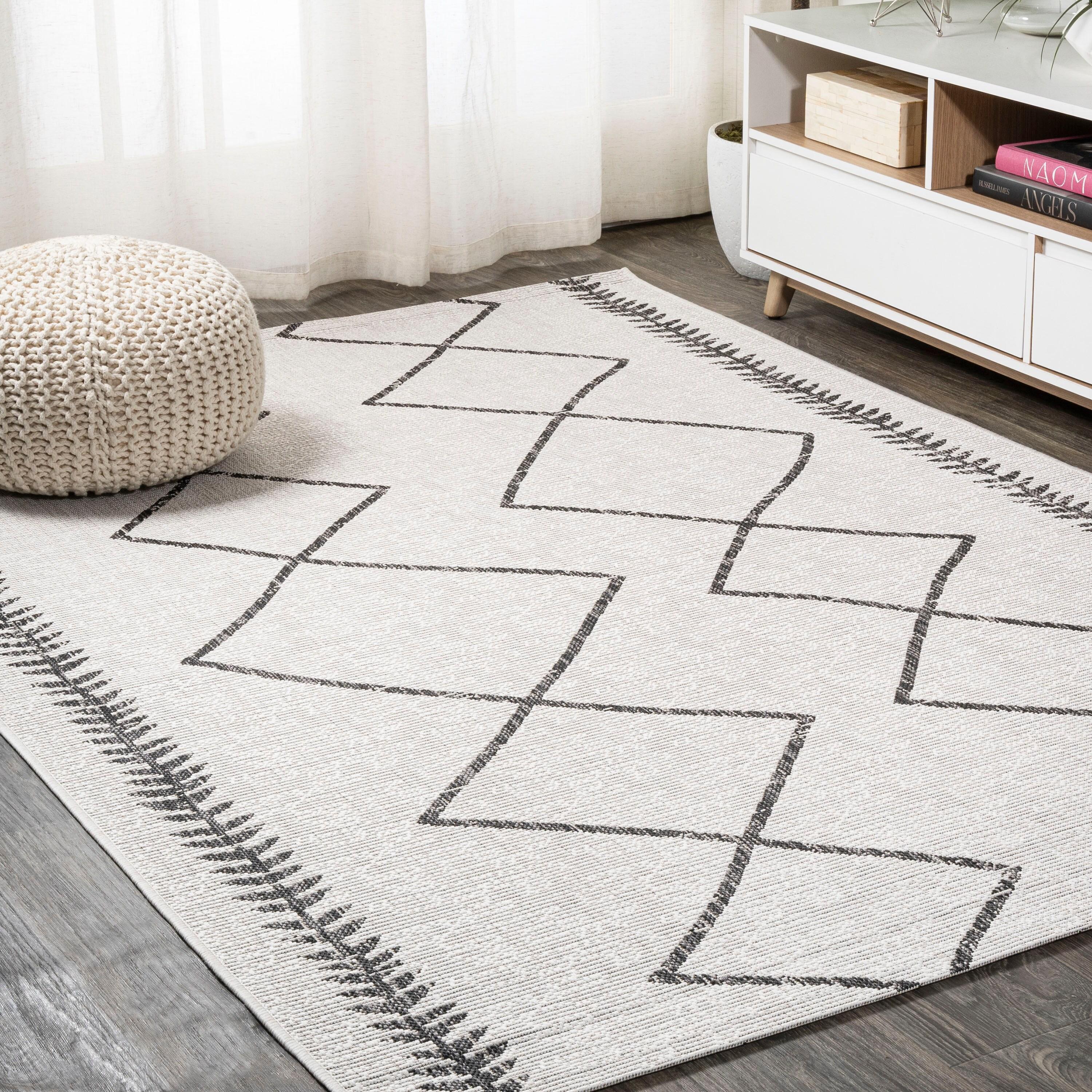 5'x8' Derya  Diamond Trellis Indoor/Outdoor Area Rug, Ivory/Black - JONATHAN Y
