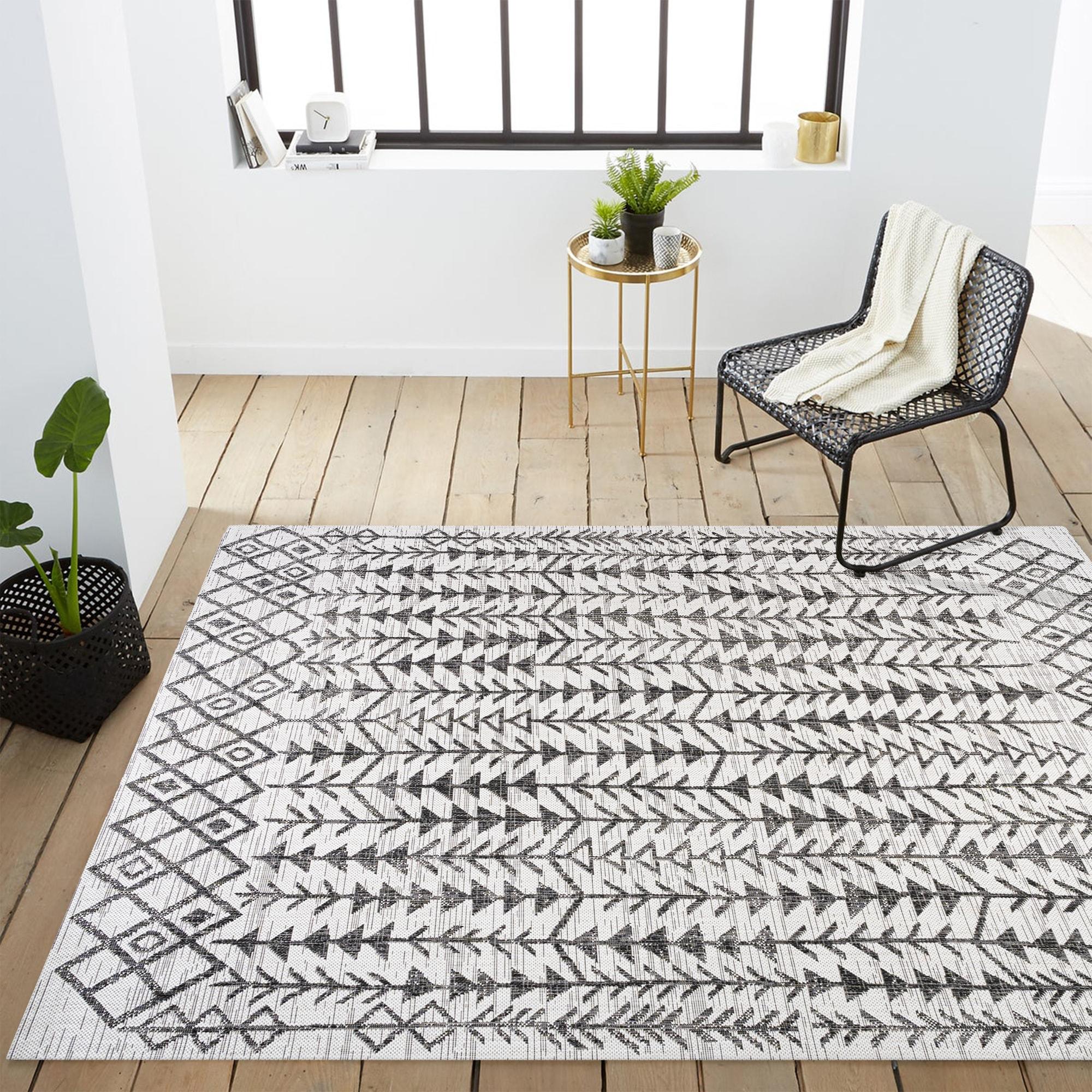 4'x6' Tokay Bohemian Geometric Indoor/Outdoor Area Rug, Ivory/Black - JONATHAN Y
