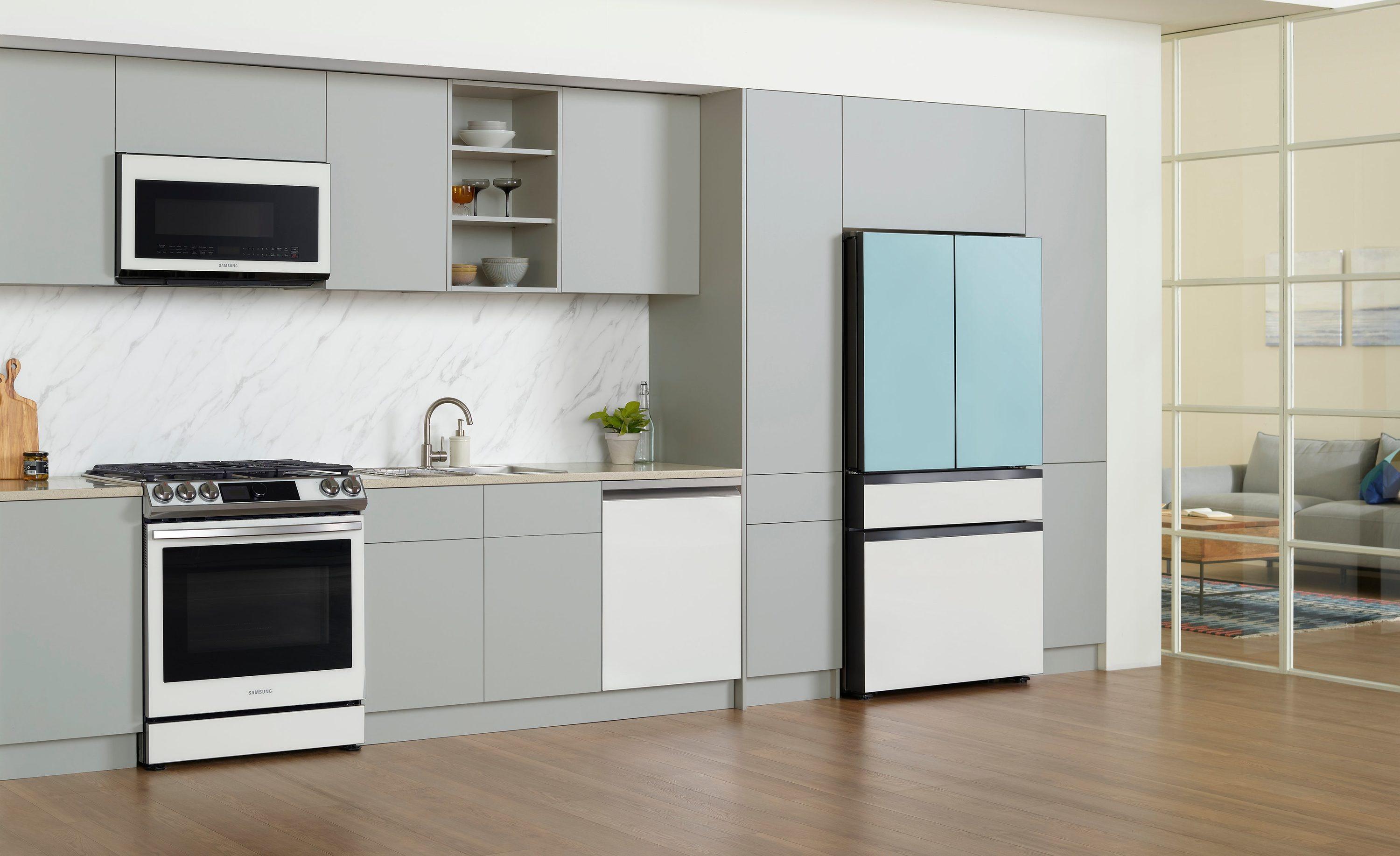 Bespoke 4-Door French Door Refrigerator (29 cu. ft.) with Beverage Center™ - Middle and Bottom Panels