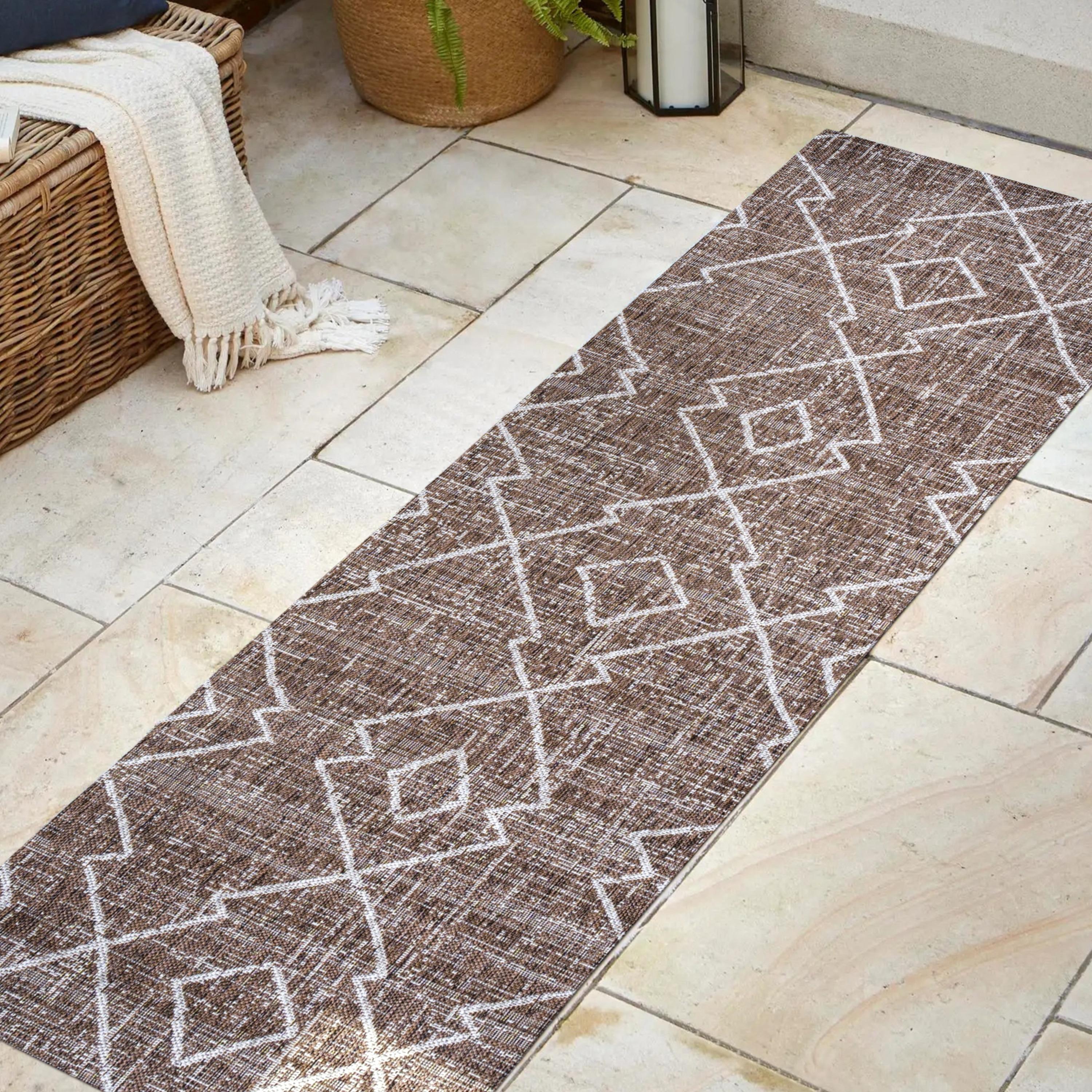 2'x10' Carwa Diamond Trellis Indoor/Outdoor Runner Rug, Brown/Beige - JONATHAN Y