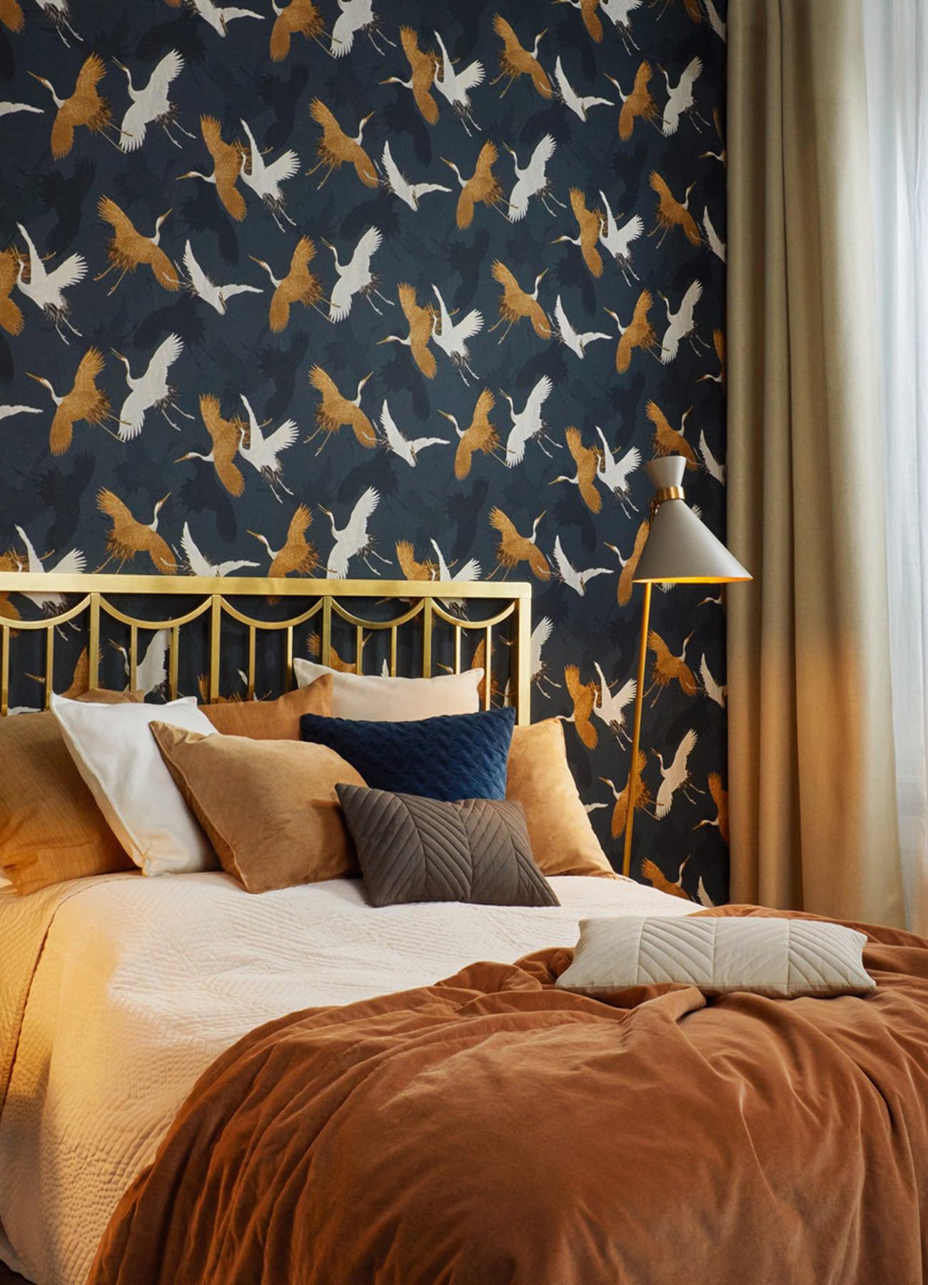 Advantage Kusama Dark Blue Crane Wallpaper