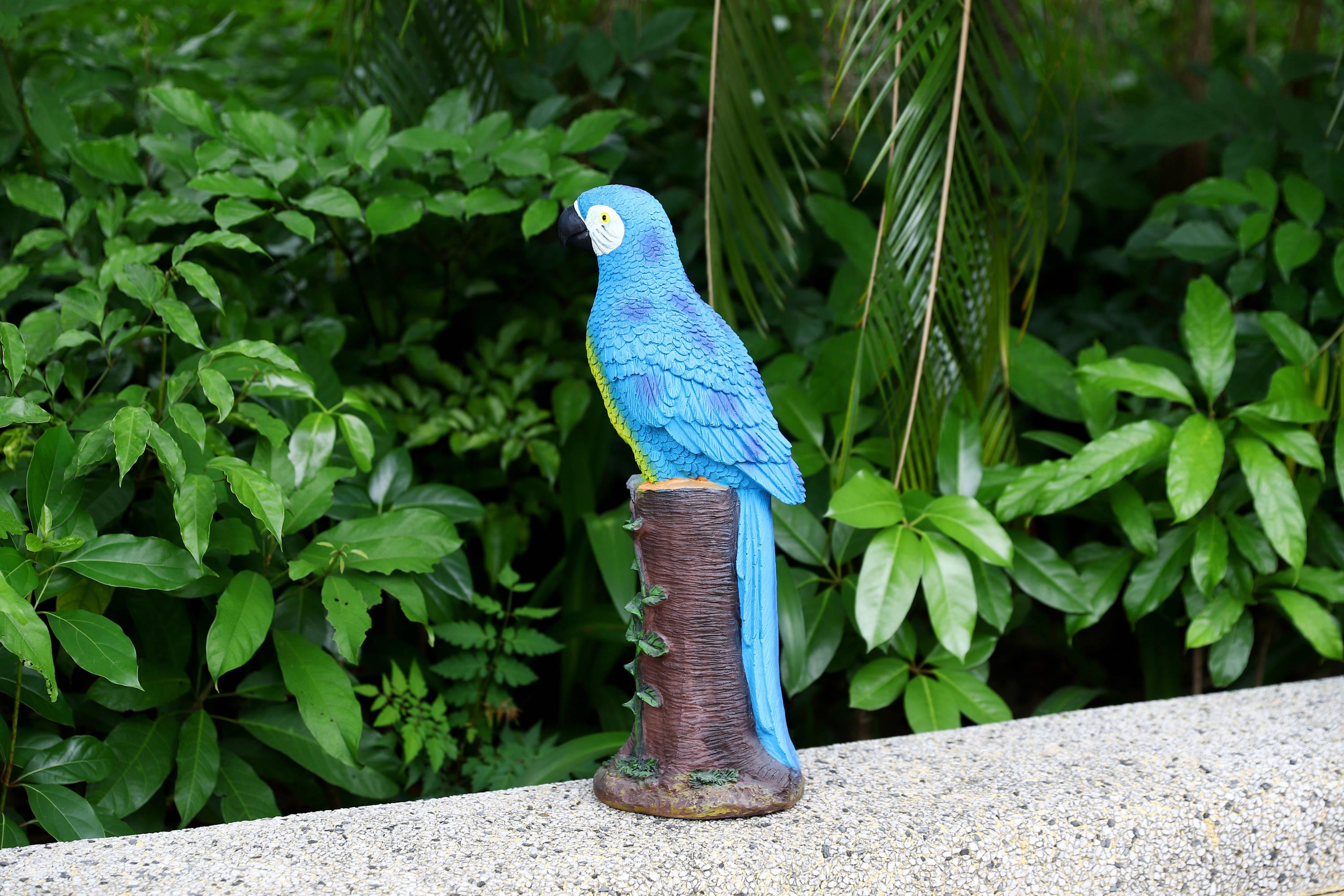 Techko Blue Parrot Statue with Solar Spotlight