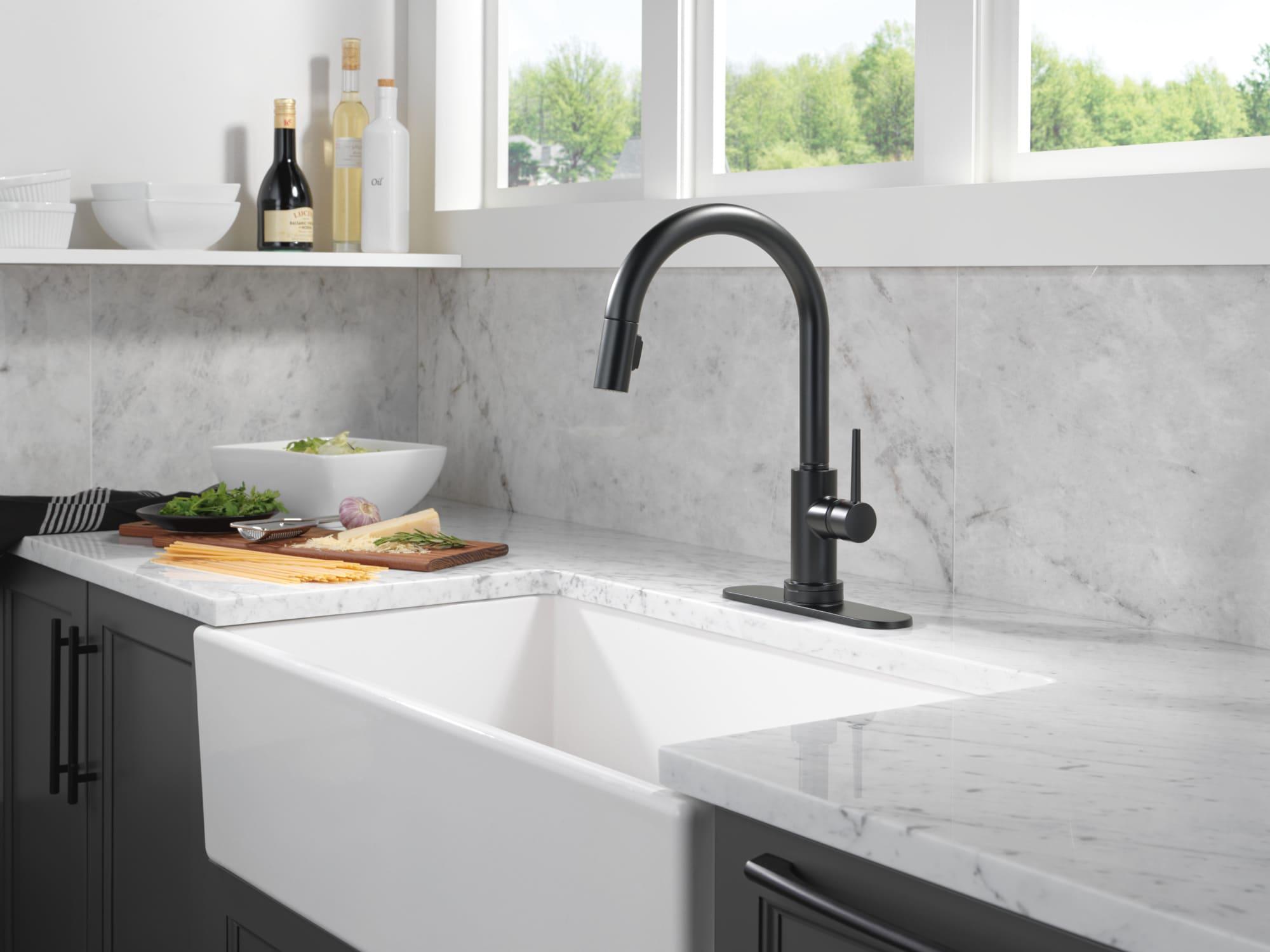 Trinsic Touch2O Kitchen Sink Faucet with Touchless Technology