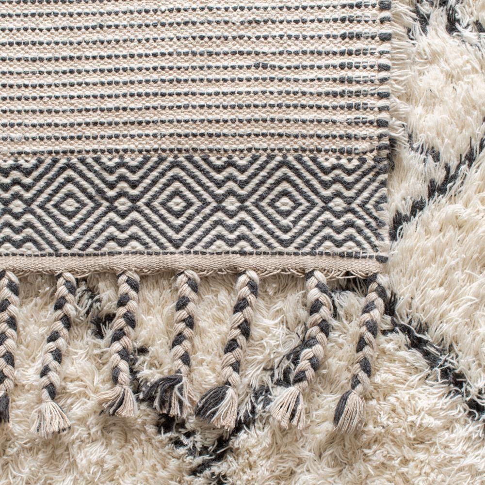 SAFAVIEH Casablanca Clayton Geometric Wool Shag Area Rug, Ivory/Charcoal, 5' x 8'