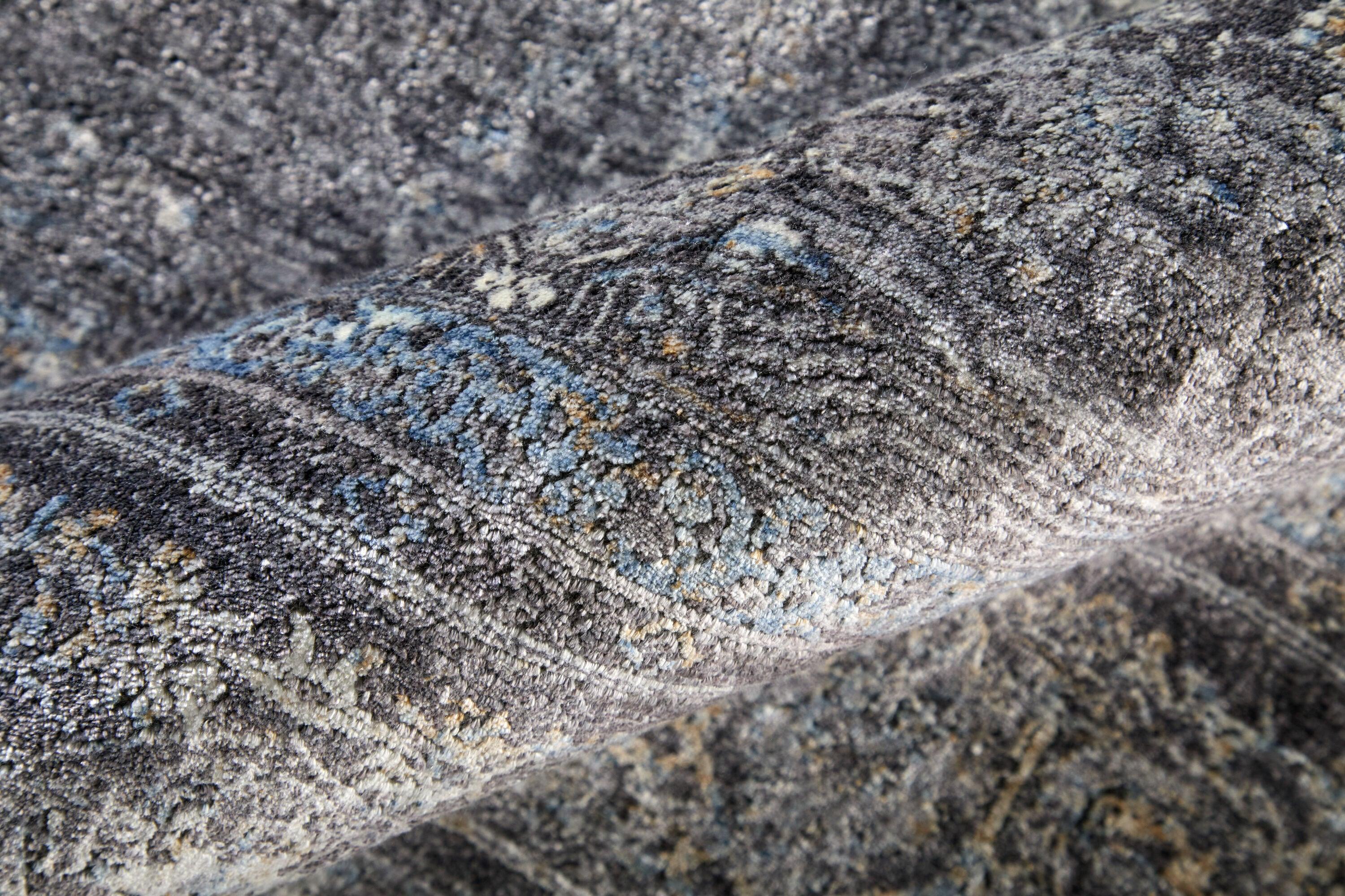 Sarrant Transitional Medallion Gray/Silver/Ivory Area Rug