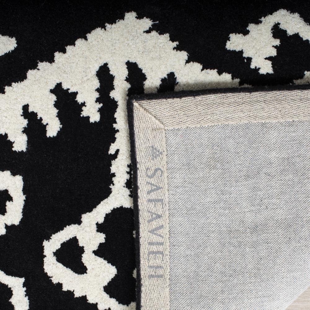SAFAVIEH Wyndham Dzvonko Southwestern Wool Area Rug, Black/Ivory, 8' x 10'