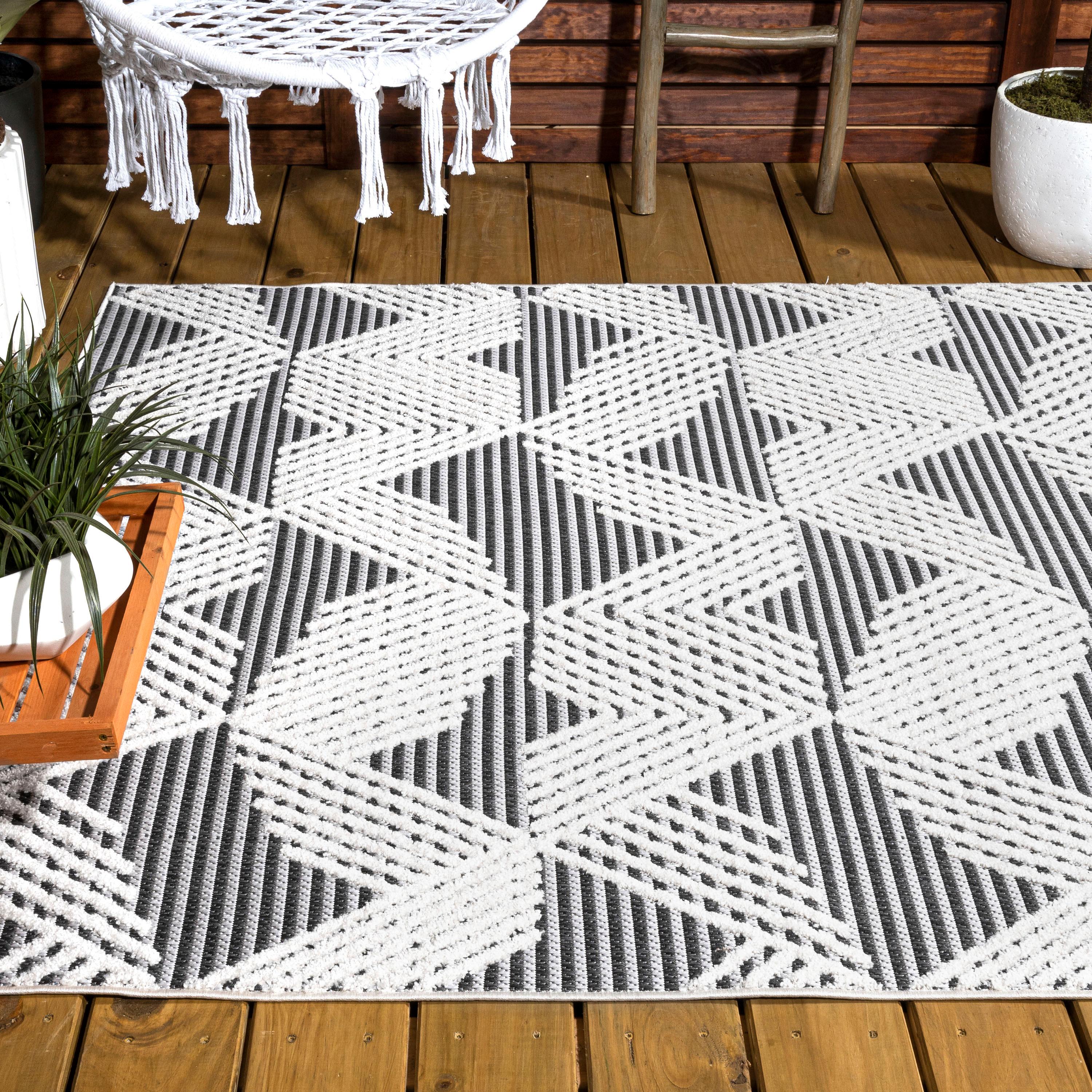 4'x6' Jazz High-Low Pile Art Deco Geometric Indoor/Outdoor Area Rug, Black/Ivory - JONATHAN Y